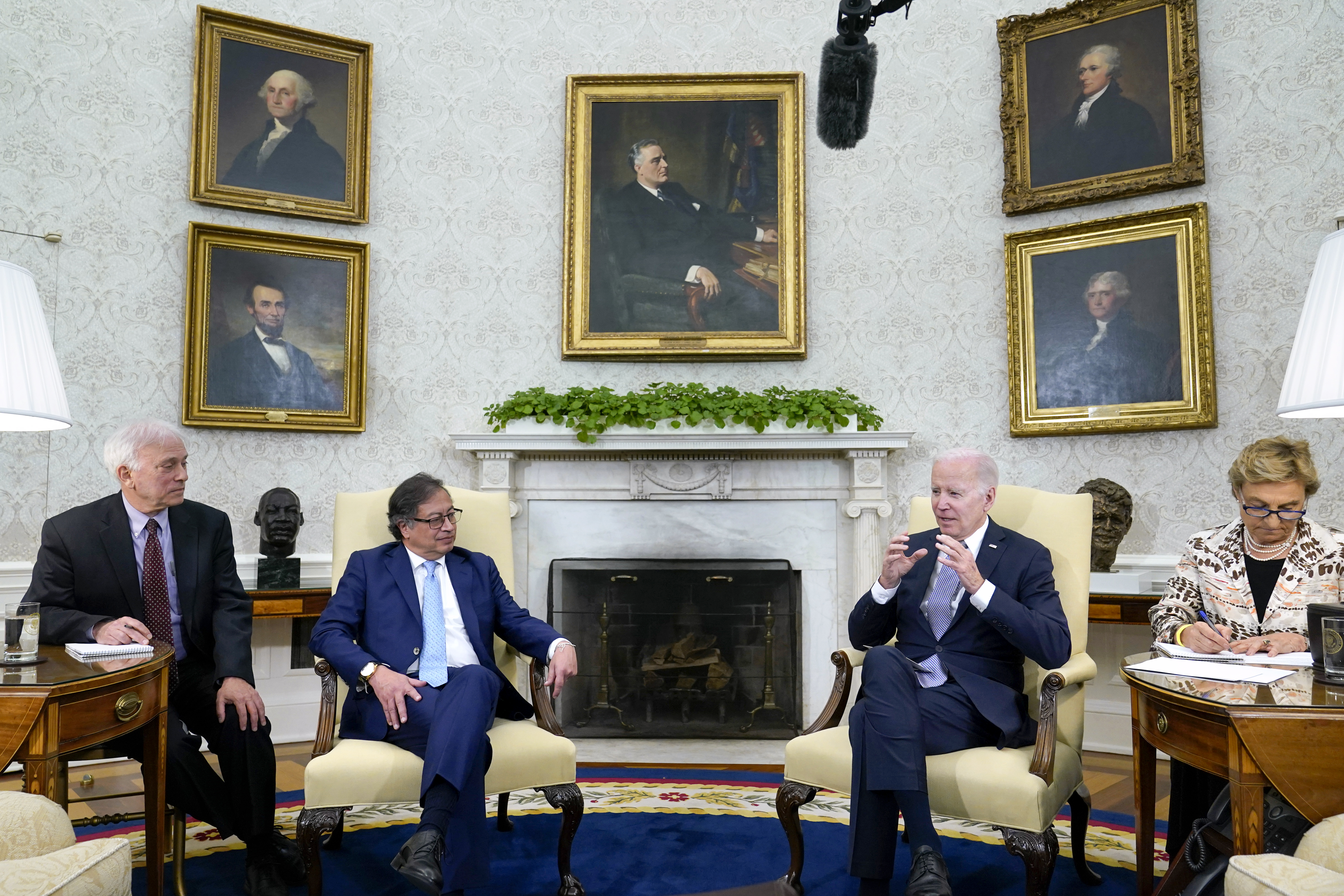Colombian president meets with Biden to talk immigration, drugs - Vimarsana News