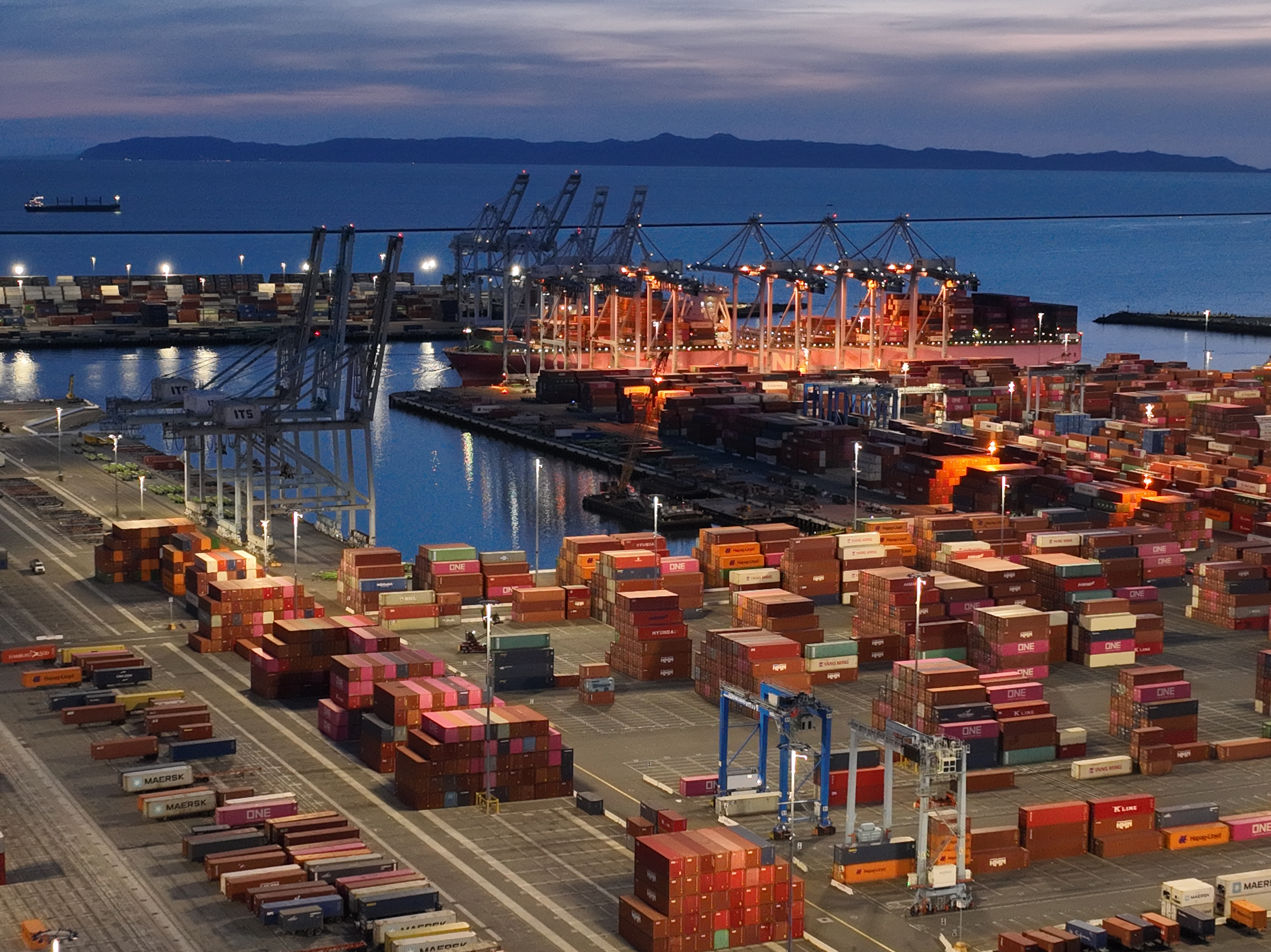 Southern California ports closed on Friday, causing freight traffic jams - Vimarsana News
