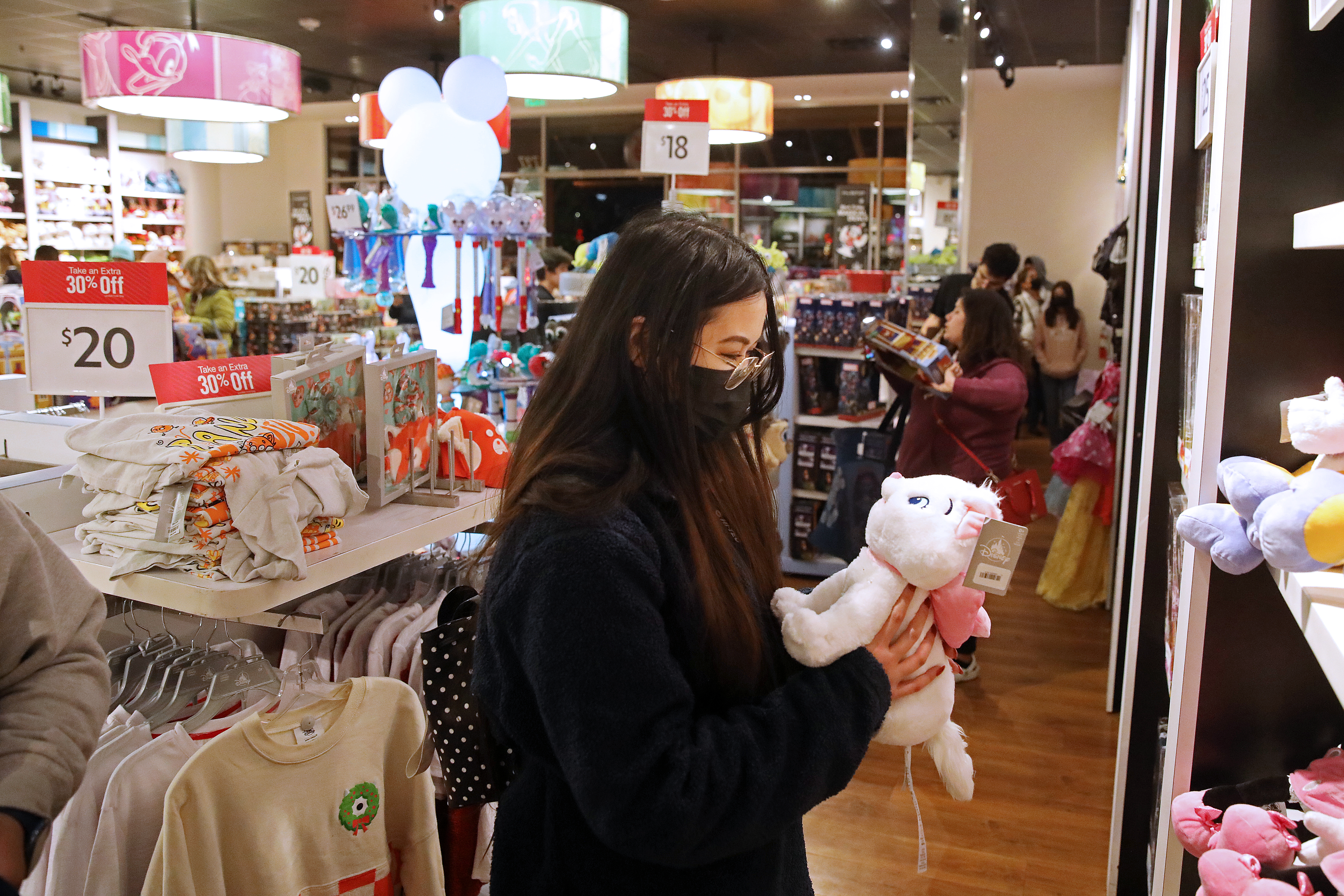 Black Friday draws inflation-scarred shoppers hungry for deals - Vimarsana News