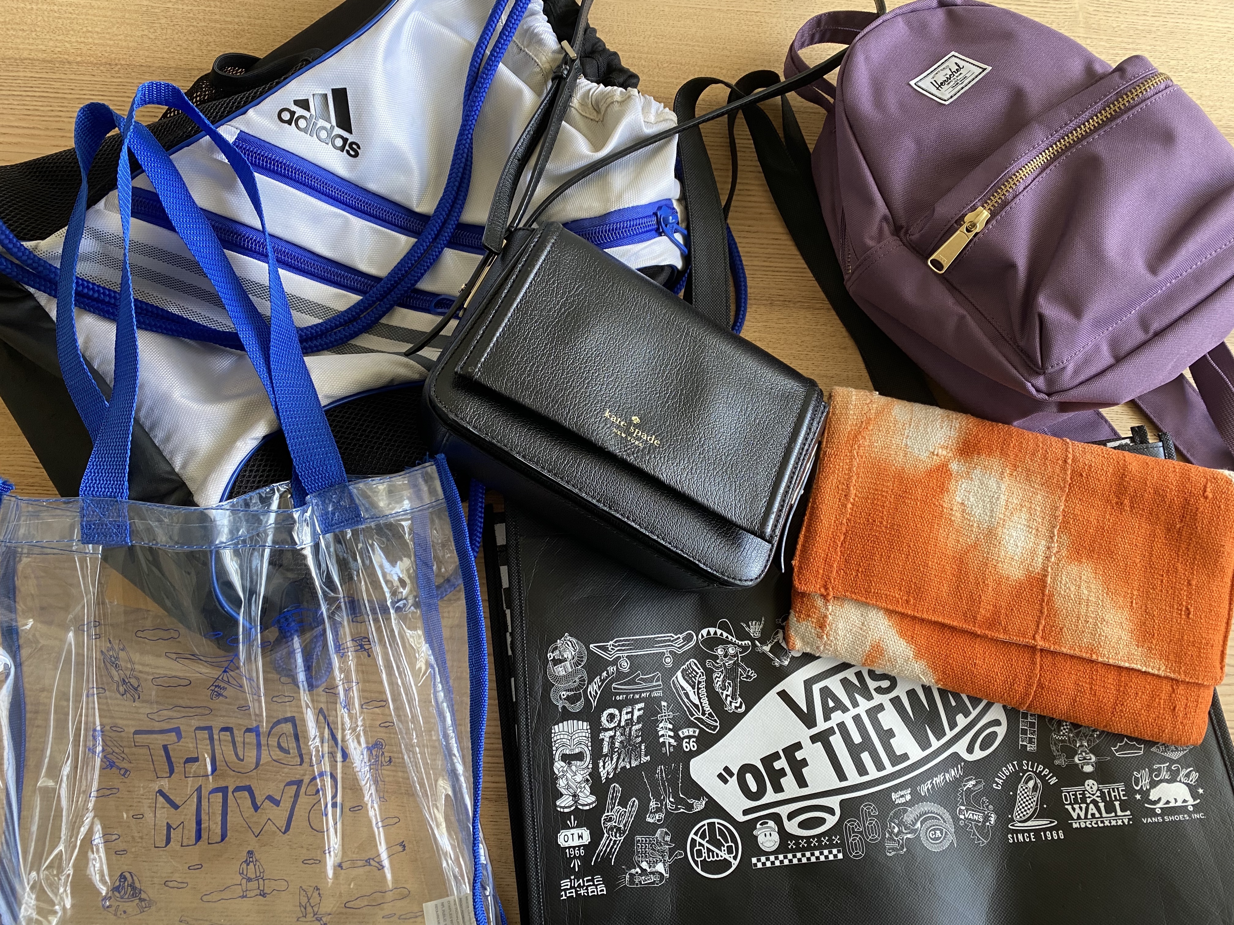 Reactions to Staples Center's COVID no-bag policy - Vimarsana News
