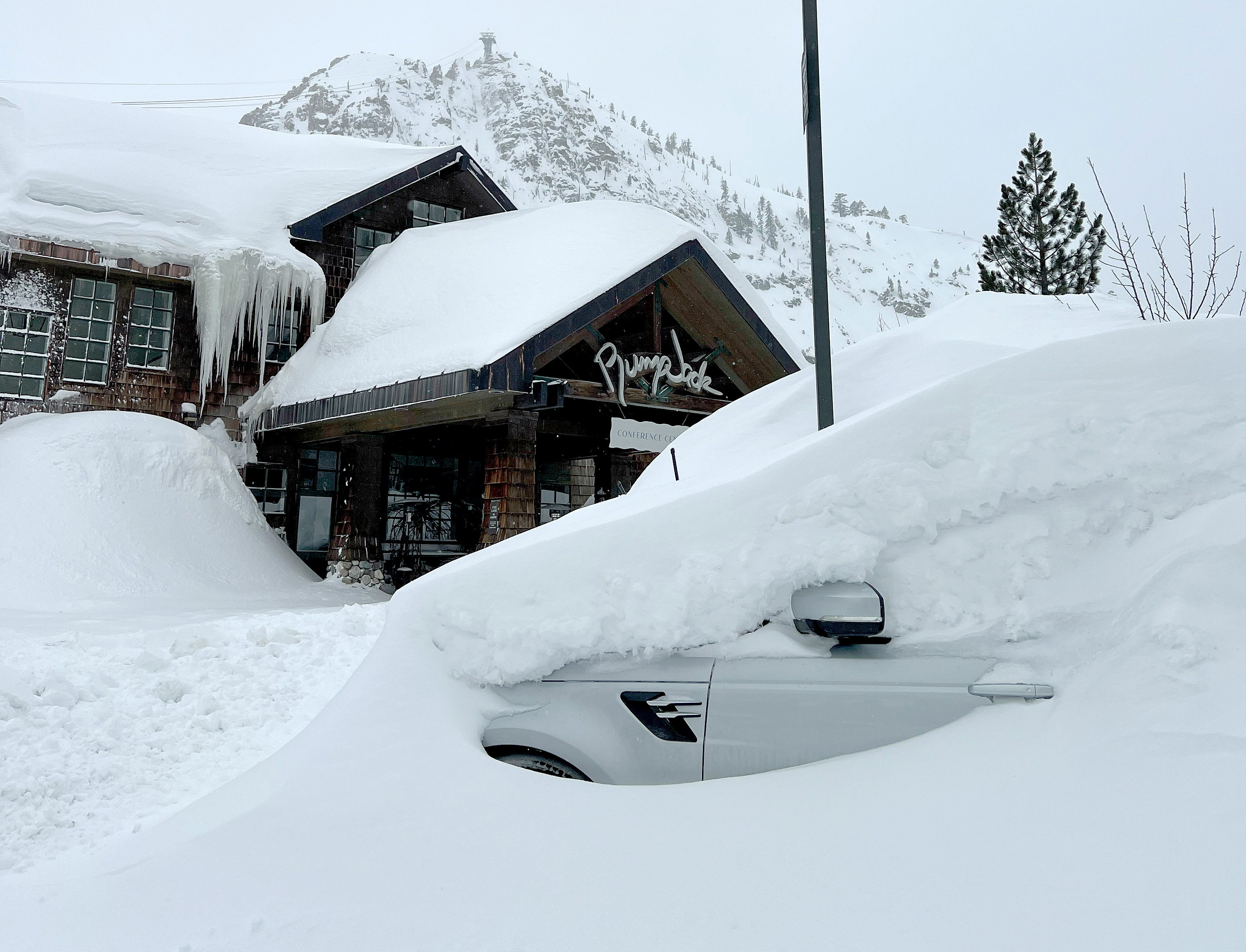 Blizzard conditions close roads in Lake Tahoe area - Vimarsana News