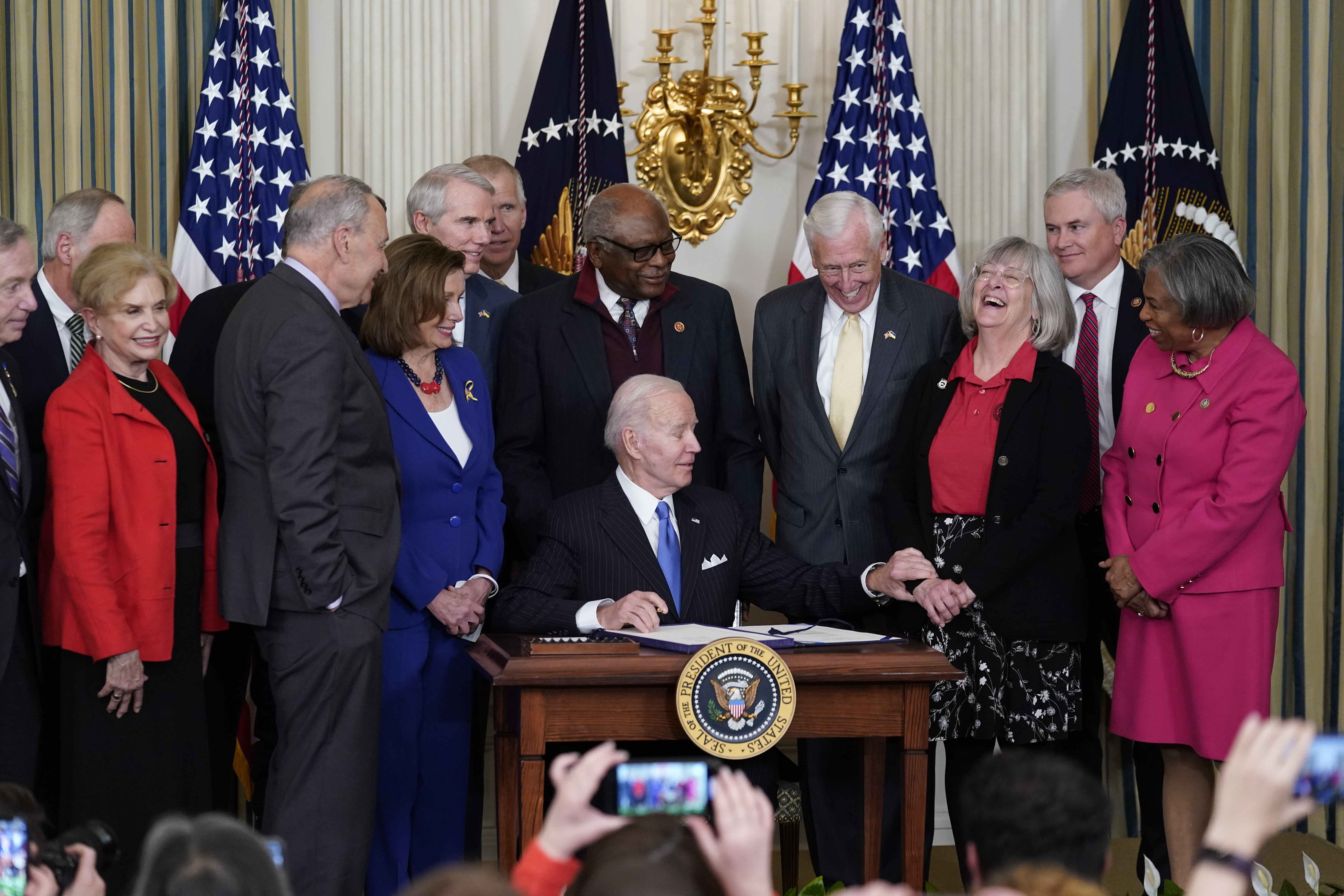 Essential Politics: Why is the White House unfazed by high-profile COVID-19 cases? - Vimarsana News