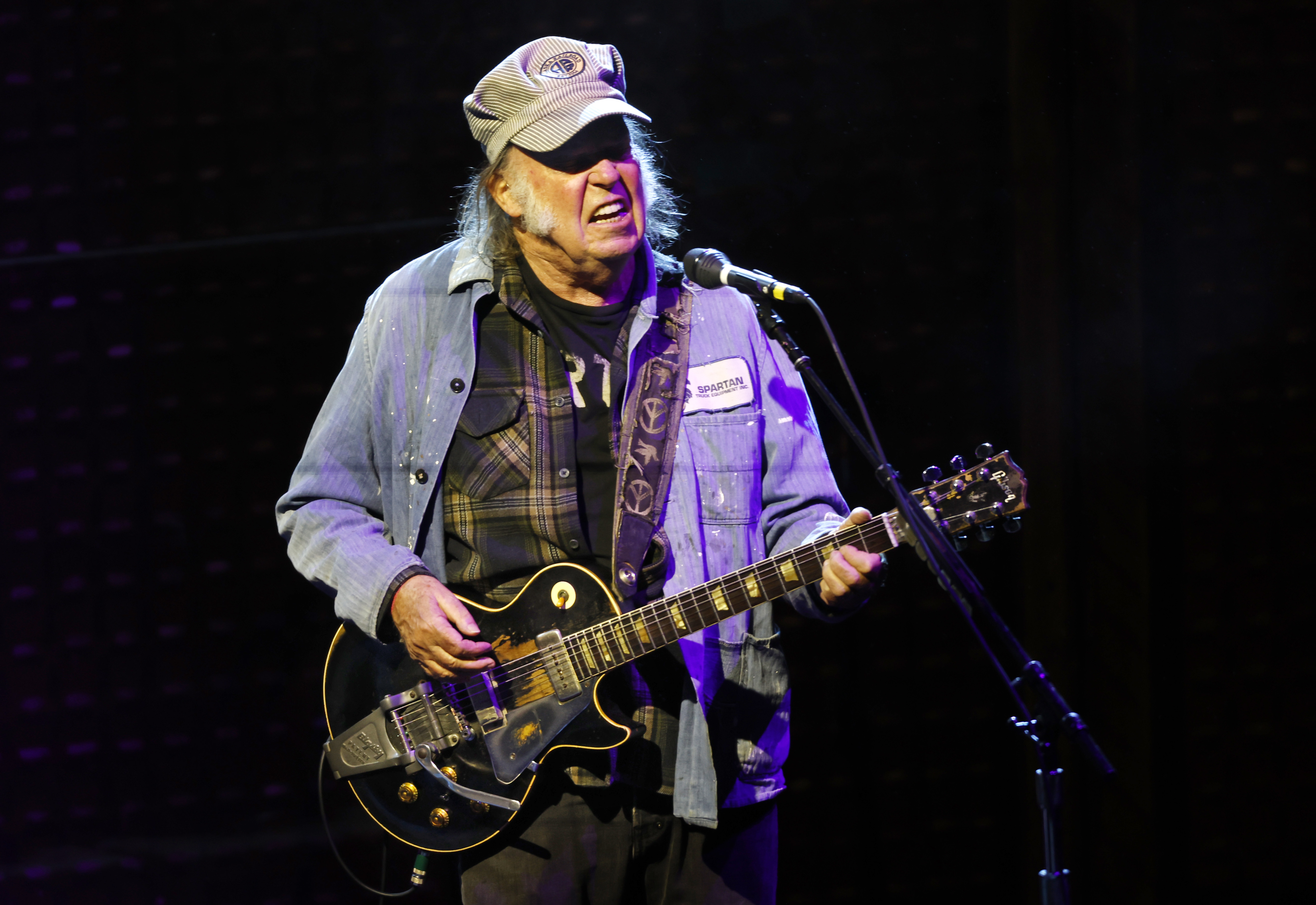 Neil Young & Crazy Horse strike gold at tour-opening San Diego concert - Vimarsana News