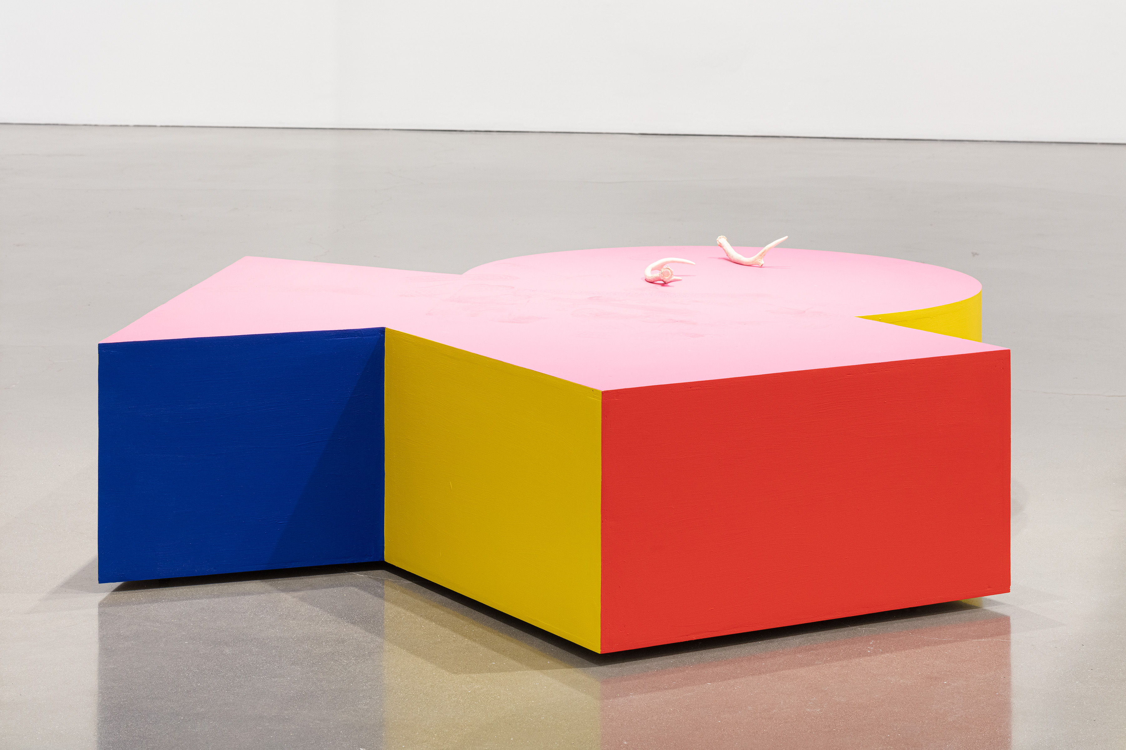 At Regen Projects, Abraham Cruzvillegas breaks the rules, including his own - Vimarsana News