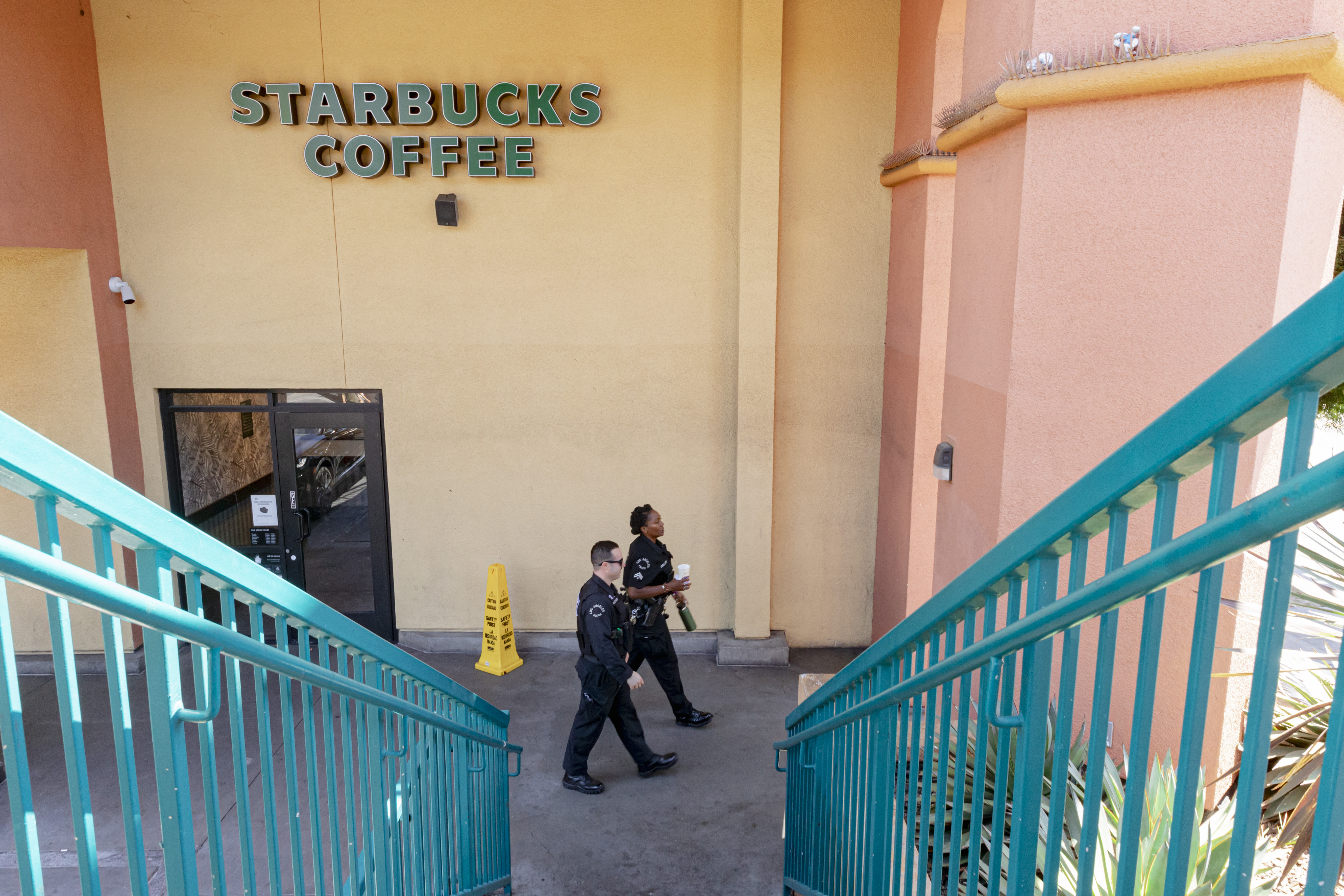 Starbucks says these L.A. stores are too unsafe to operate - Vimarsana News