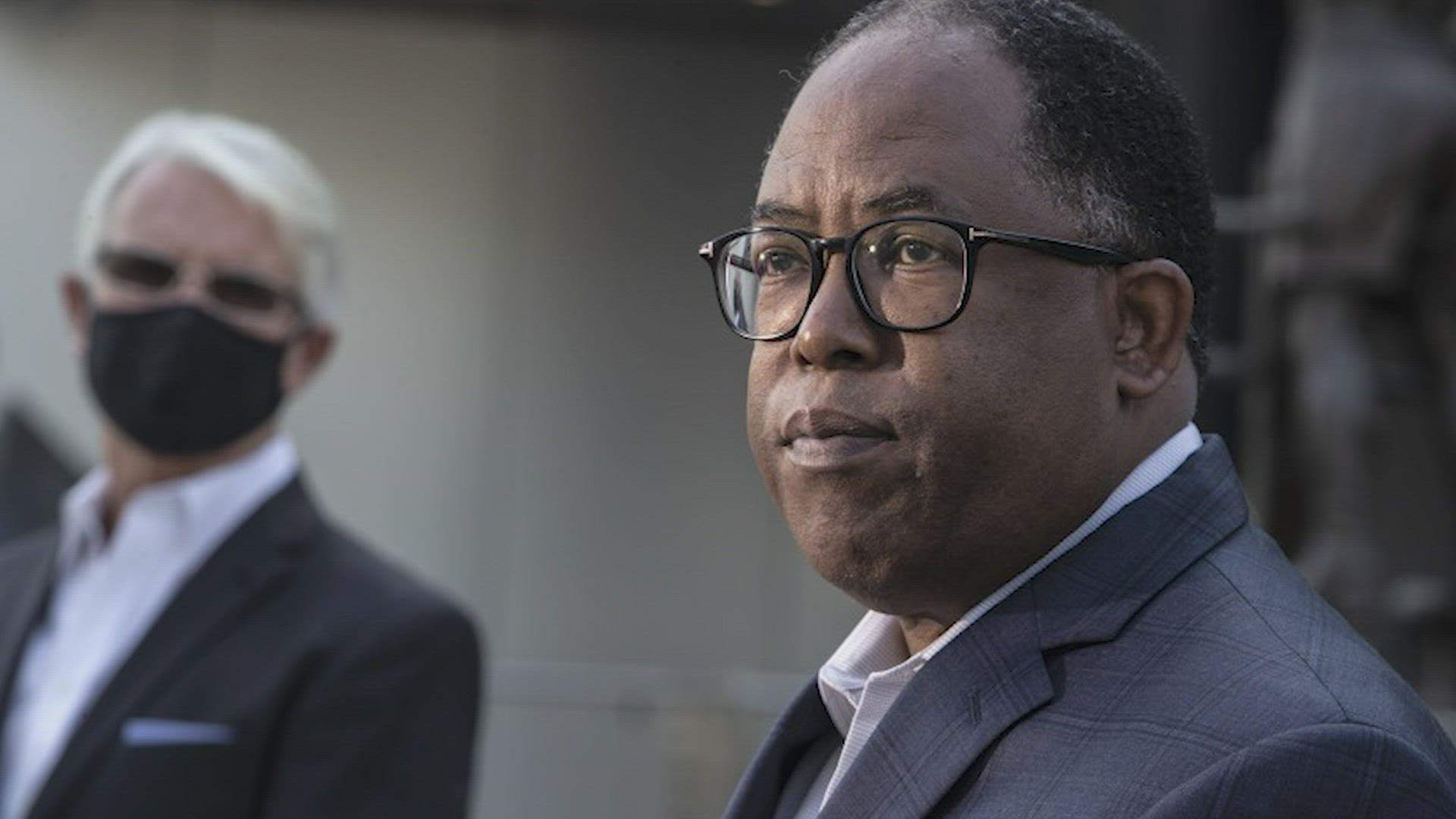 Nicholas Goldberg: Mark Ridley-Thomas is accused of taking bribes. He should still get his salary - Vimarsana News