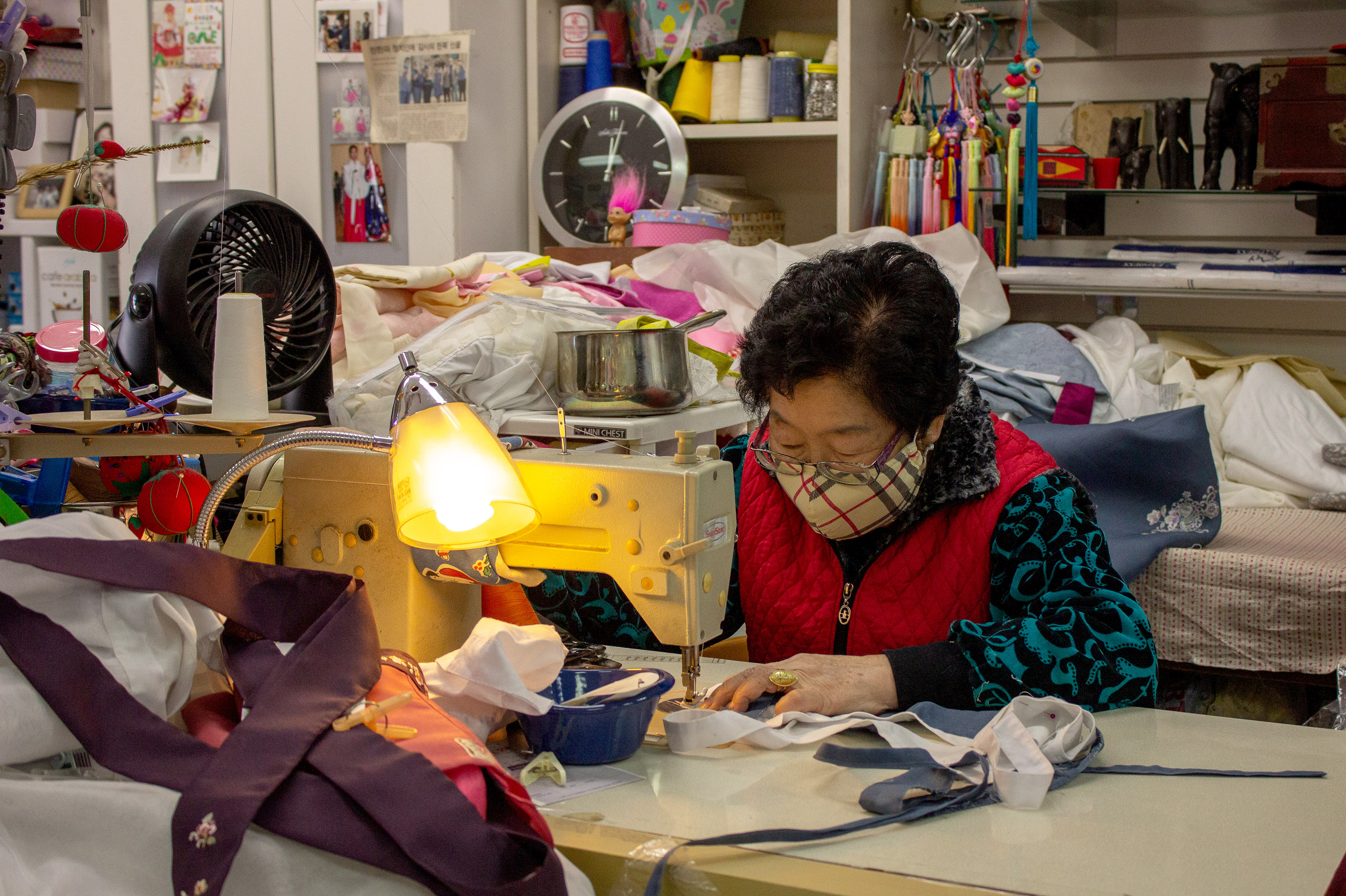 AAPI student researchers talk about what it was like to photograph the COVID-19 impact on local communities - Vimarsana News