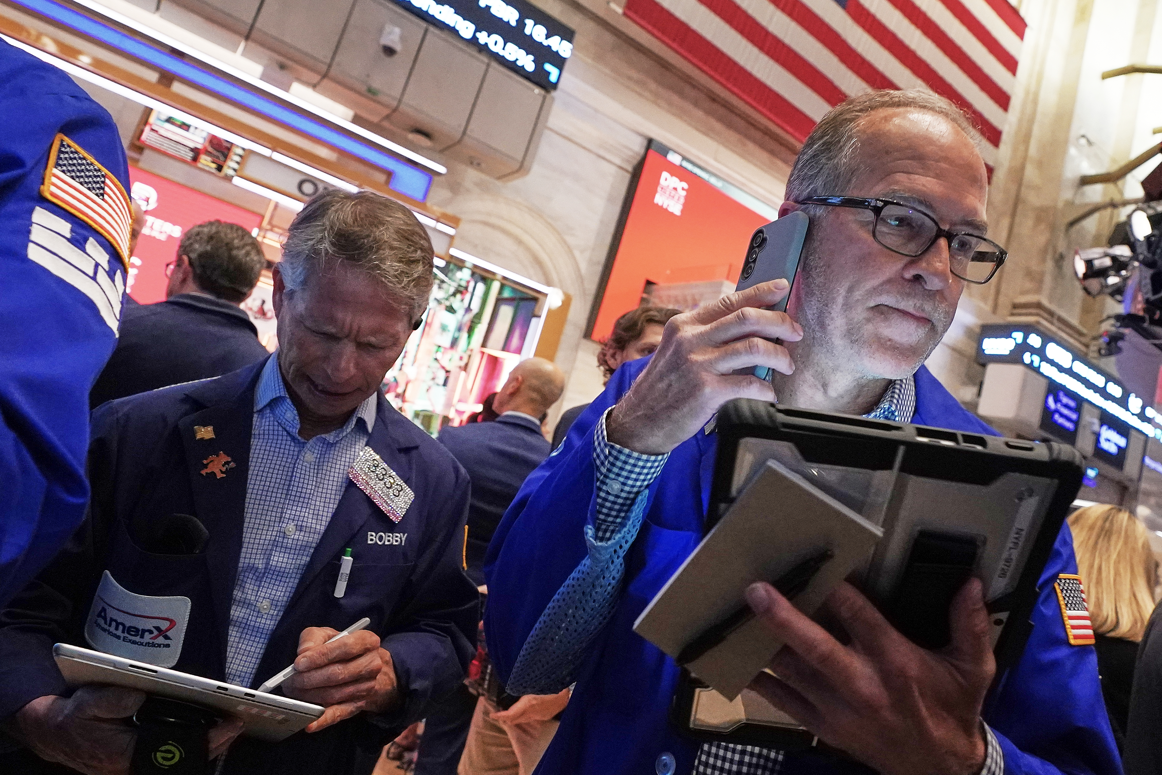 The sell - off for AI stars worsens , while oil prices keep jumping