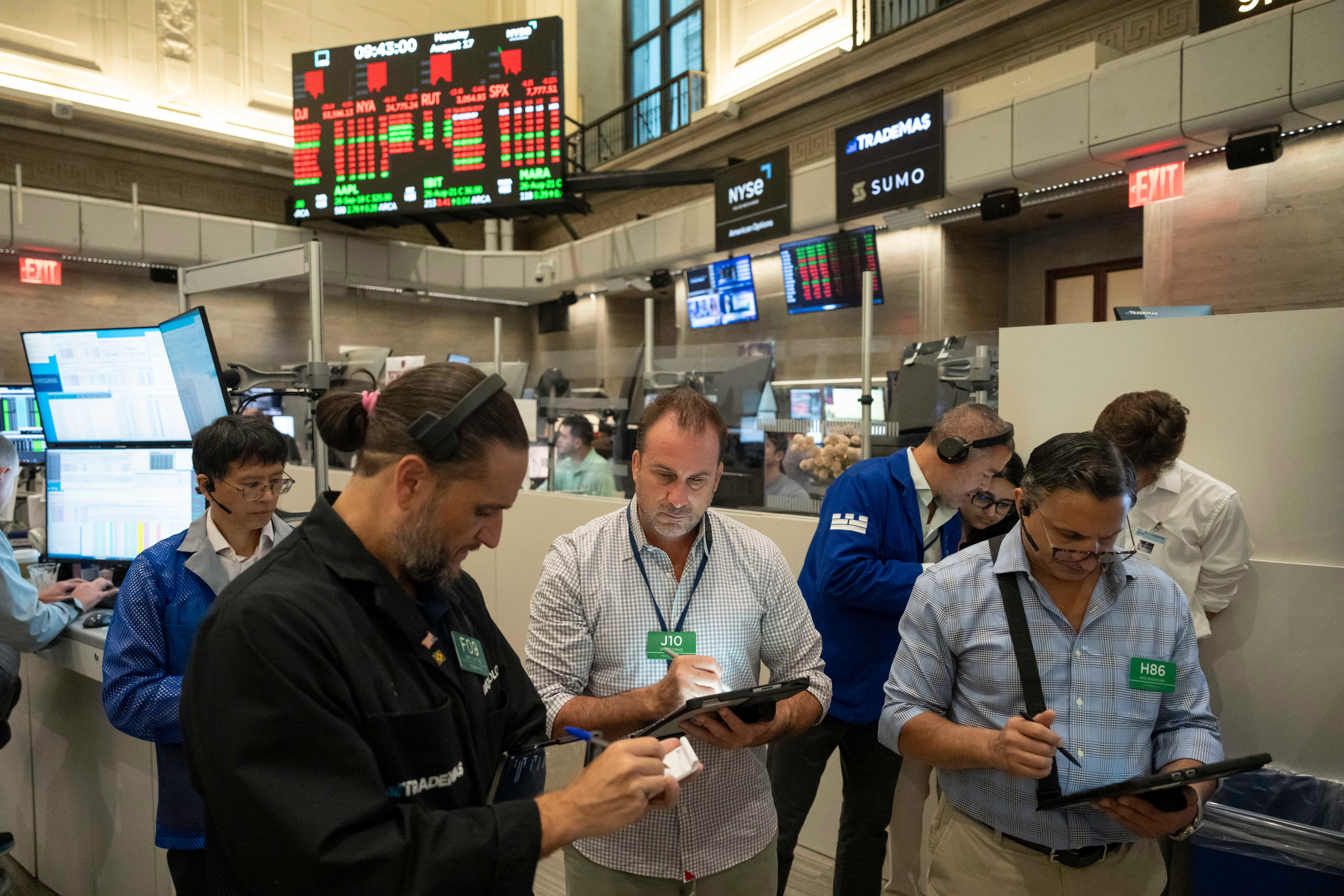 The bond market swings back to worries and knocks stocks lower