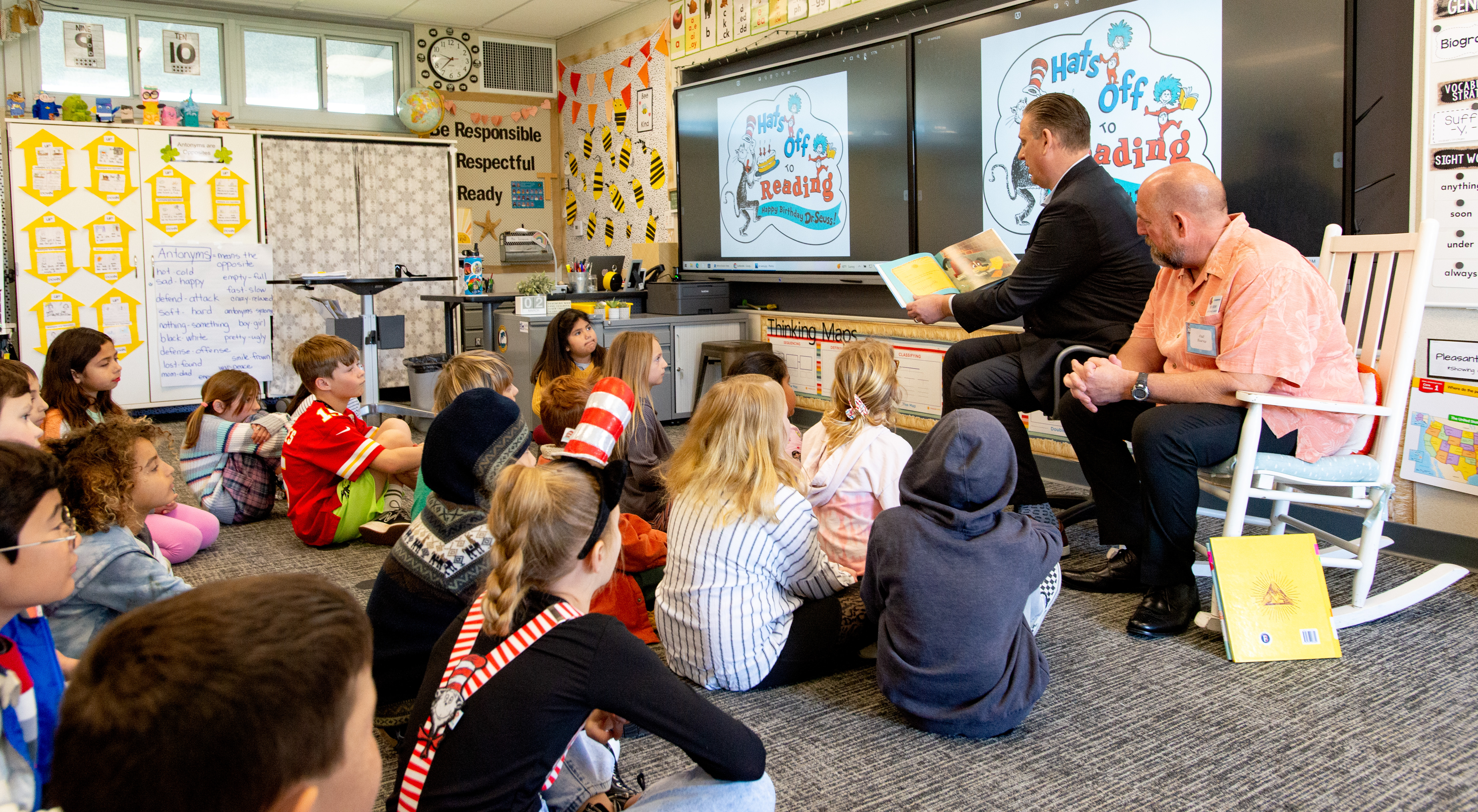 Huntington Beach leaders share love of reading with elementary students to celebrate Dr. Seuss' birthday - Vimarsana News
