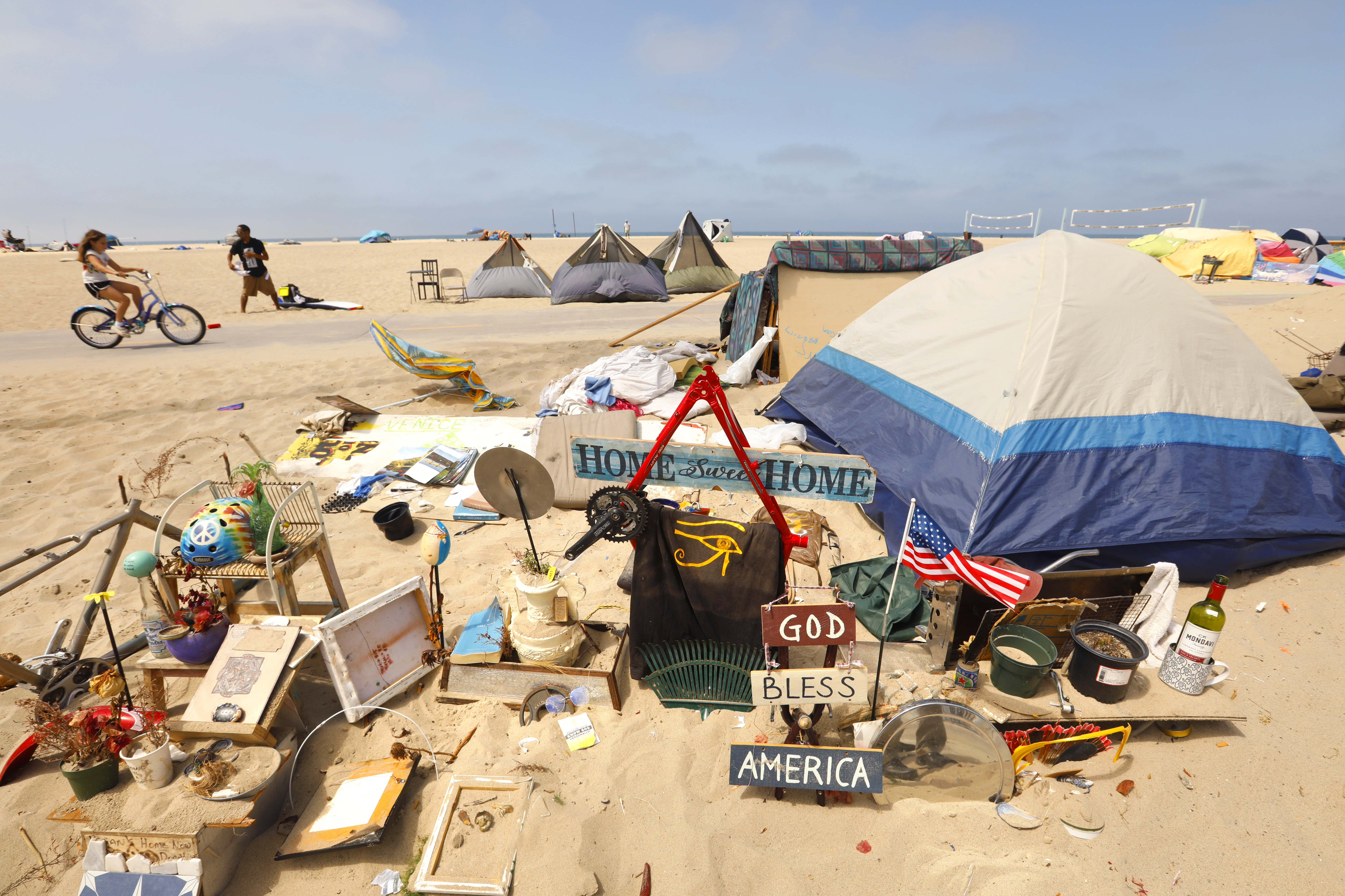 Hundreds of tents that lined Venice Beach are gone, but residents say job is far from done - Vimarsana News