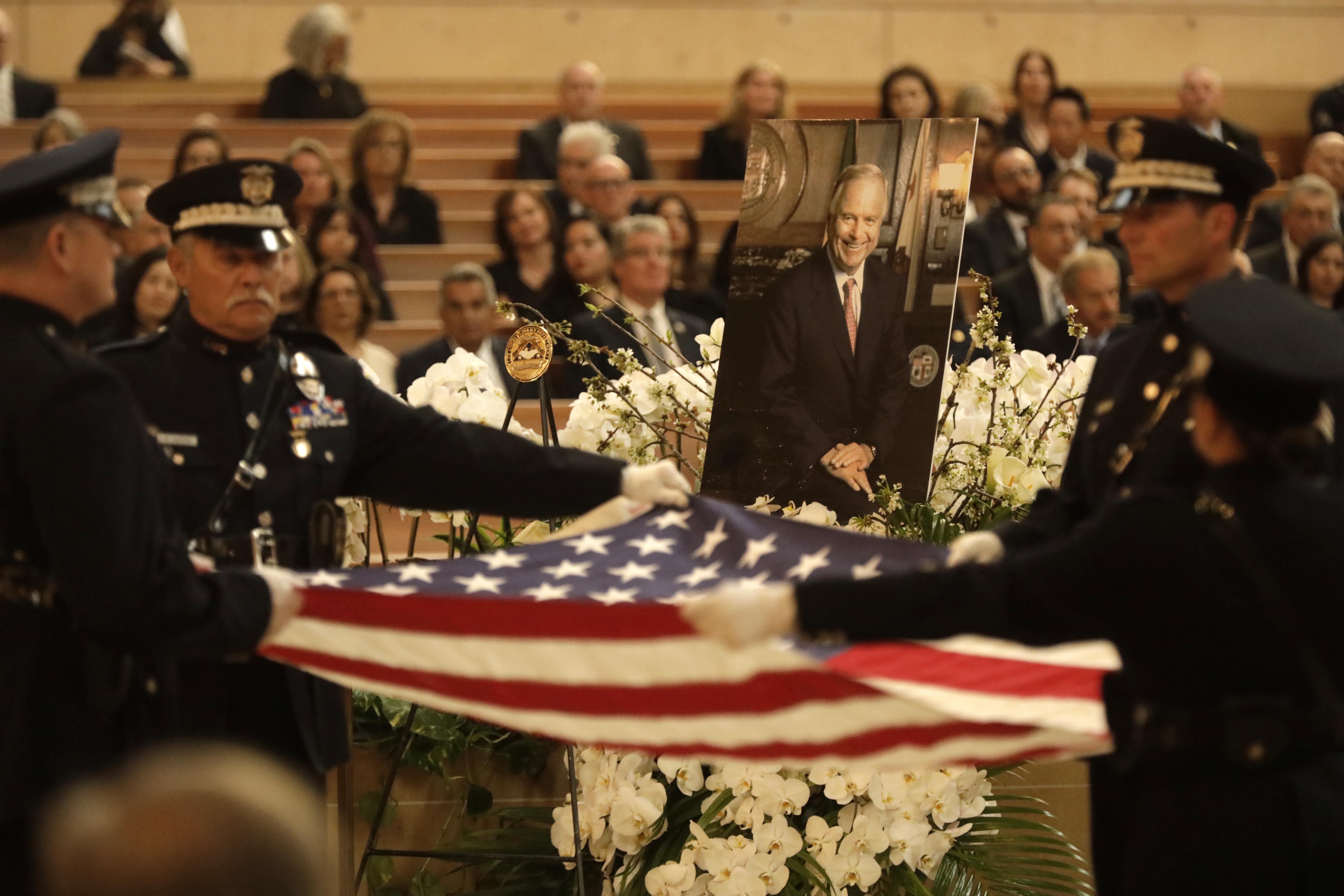 L.A. civic leaders mourn former Mayor Richard Riordan - Vimarsana News