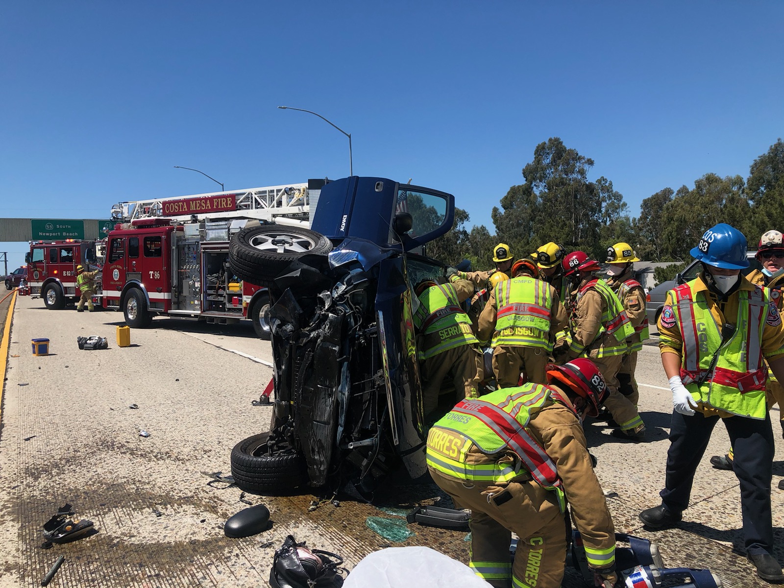 Firefighters use jaws of life to extract woman from rollover crash on 55 Freeway in Costa Mesa - Vimarsana News
