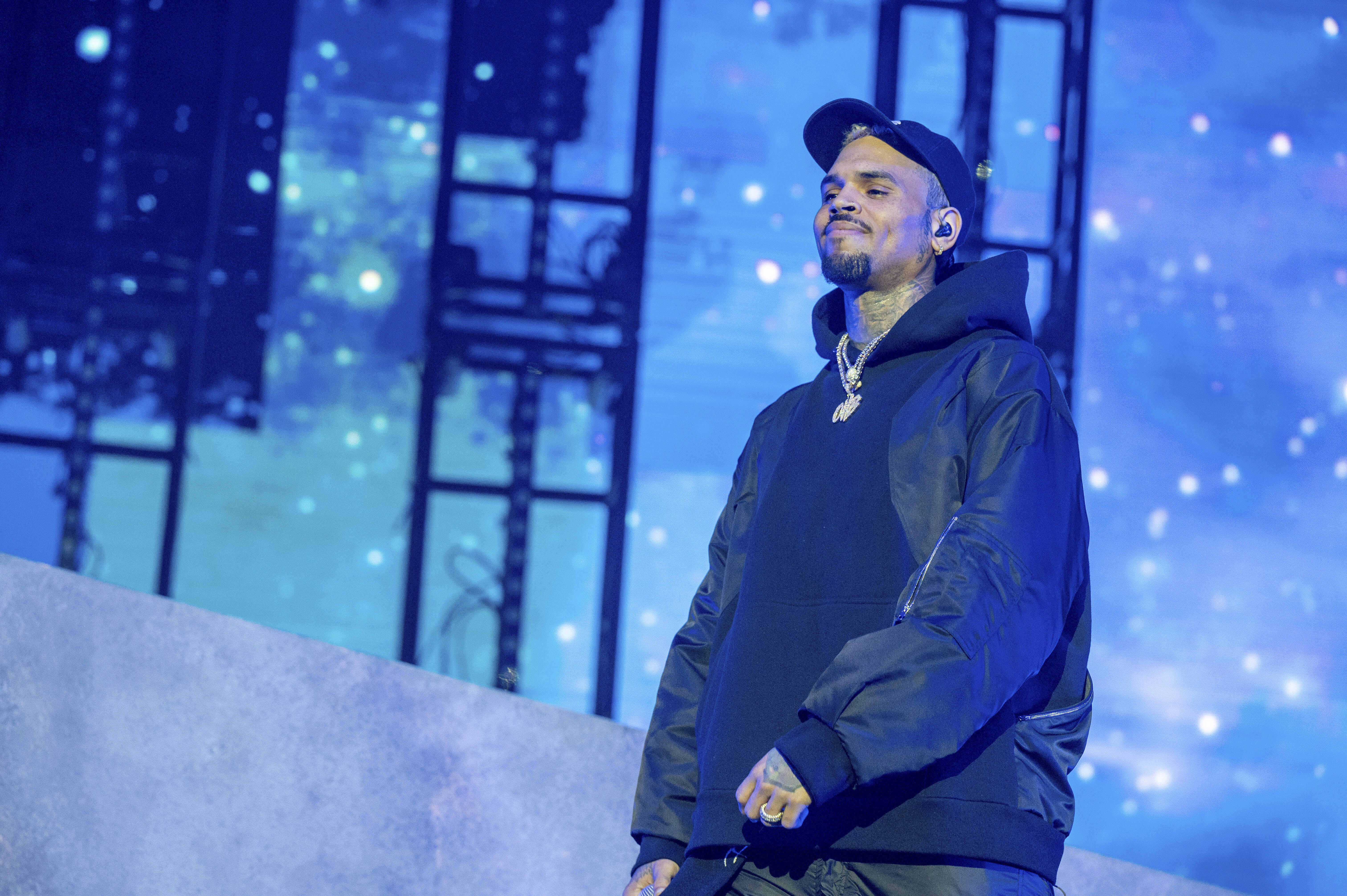 Chris Brown taunts competition after losing at 2023 Grammys - Vimarsana News