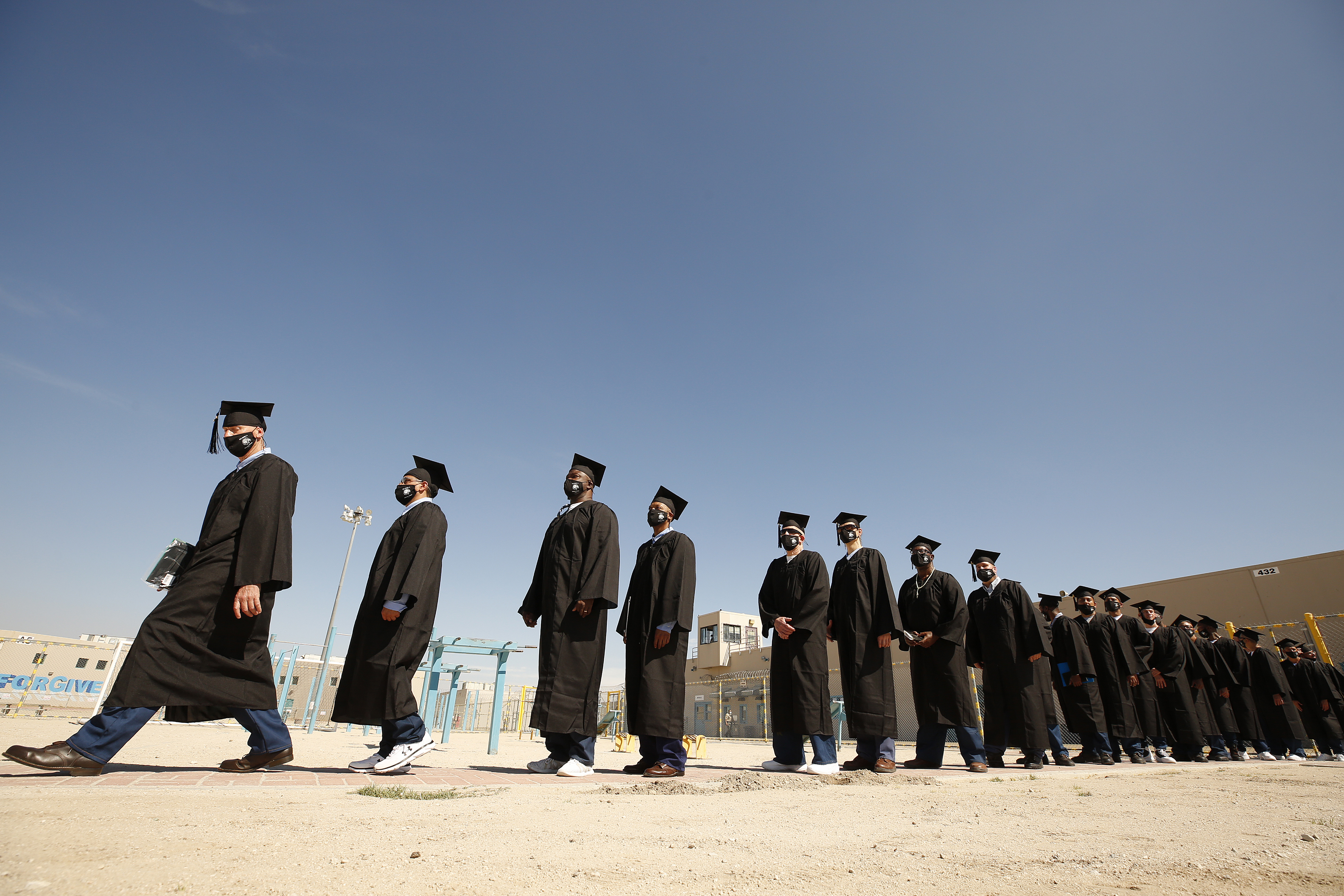 Freed prisoners earn college degree in reentry program - Vimarsana News