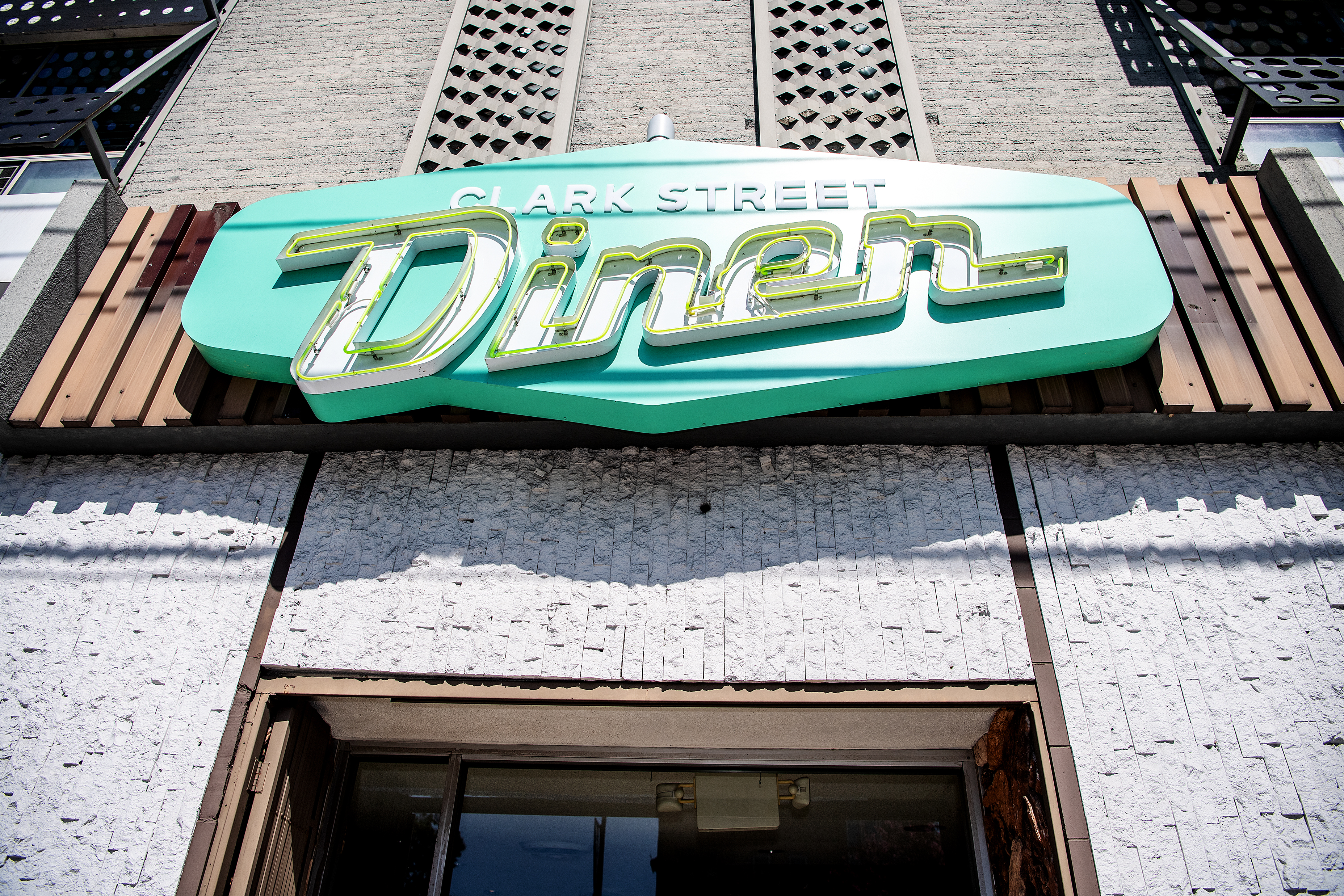 Review: Now called Clark Street Diner, a popular Hollywood hub is back - Vimarsana News