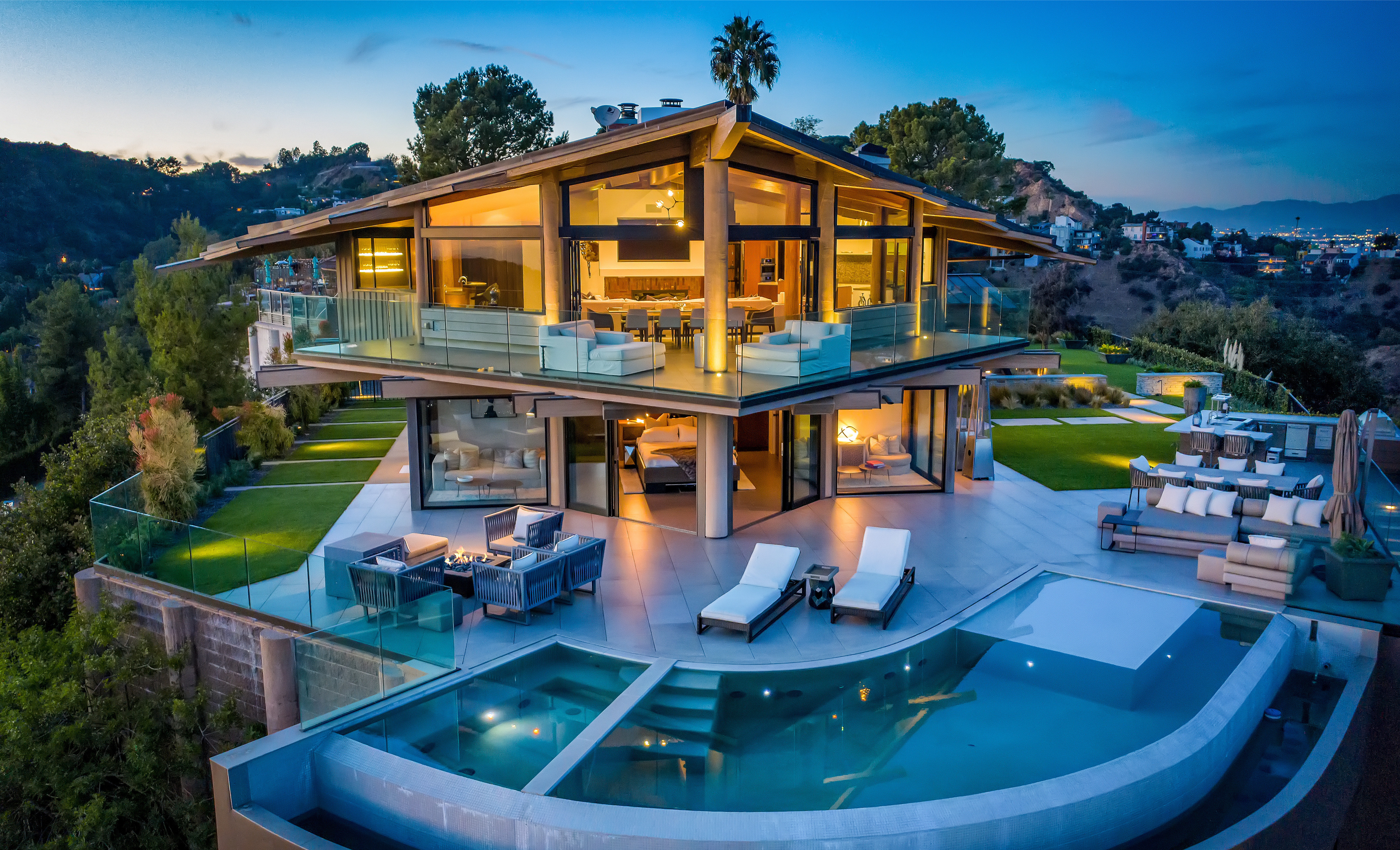 Harry Gesner's famed Flying Wing house aims for $8 million - Vimarsana News