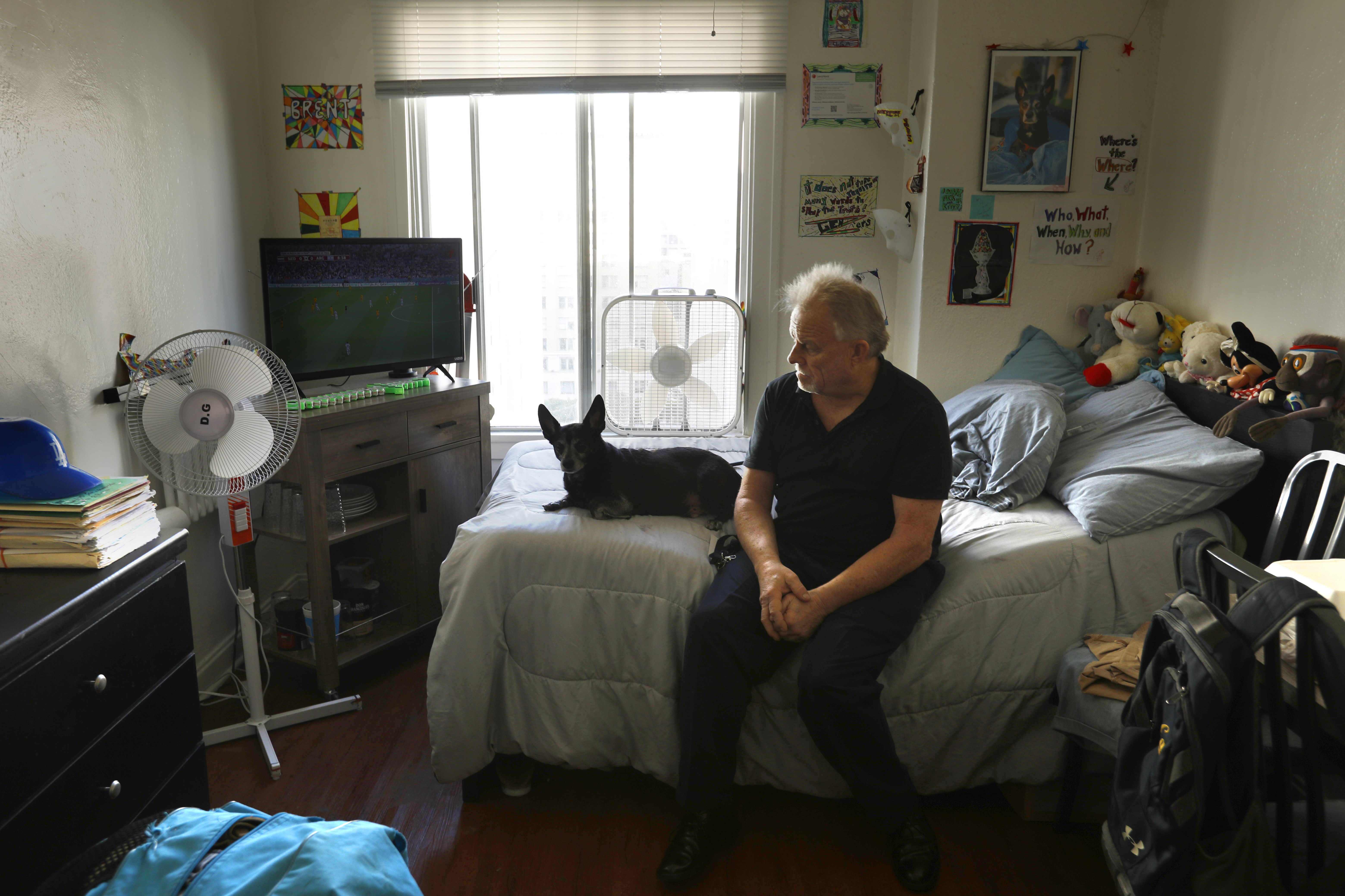Amid homelessness crisis, why is L.A.'s Cecil Hotel mostly empty? - Vimarsana News