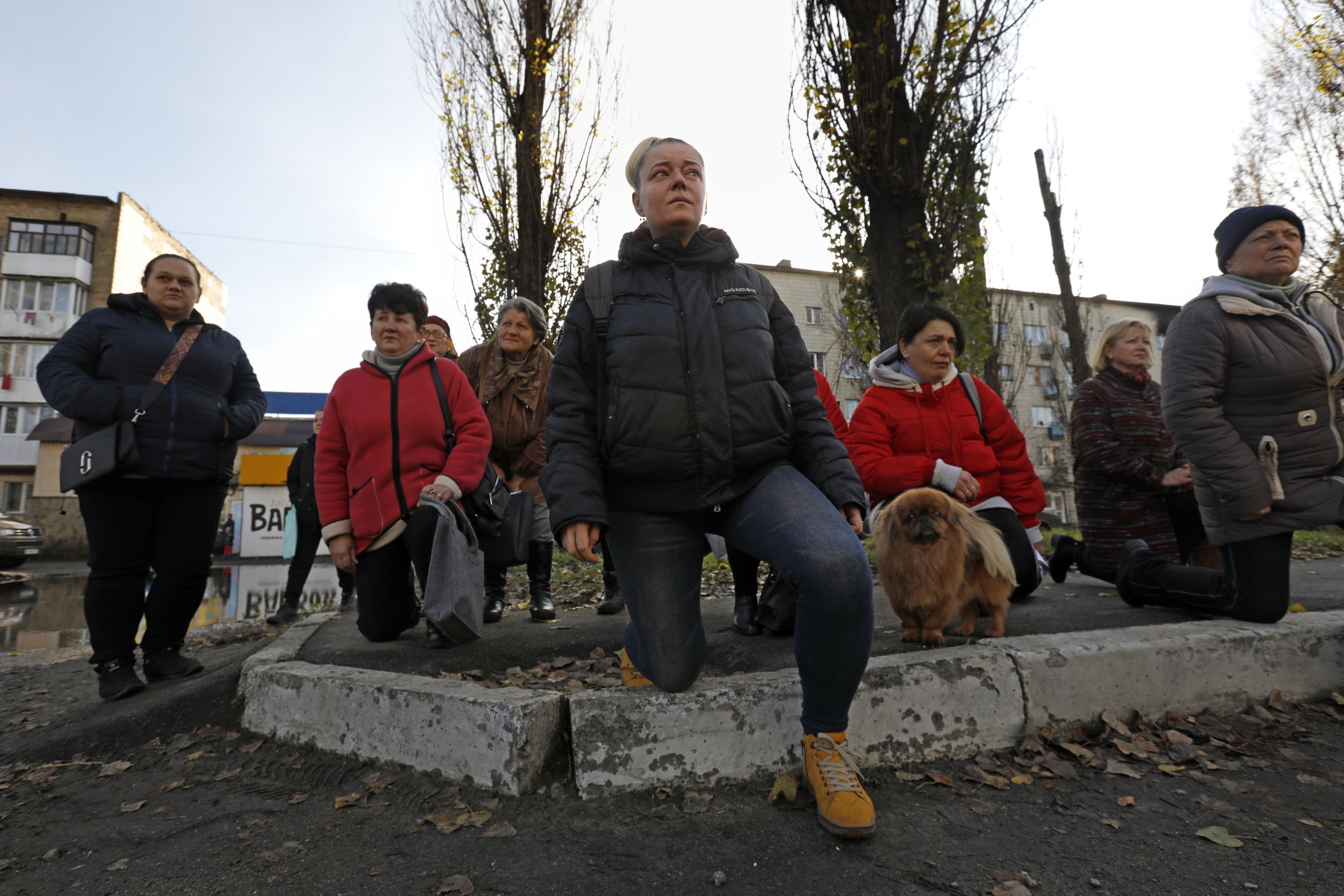 War in Ukraine: A street struggles to rebuild after a bombing - Vimarsana News