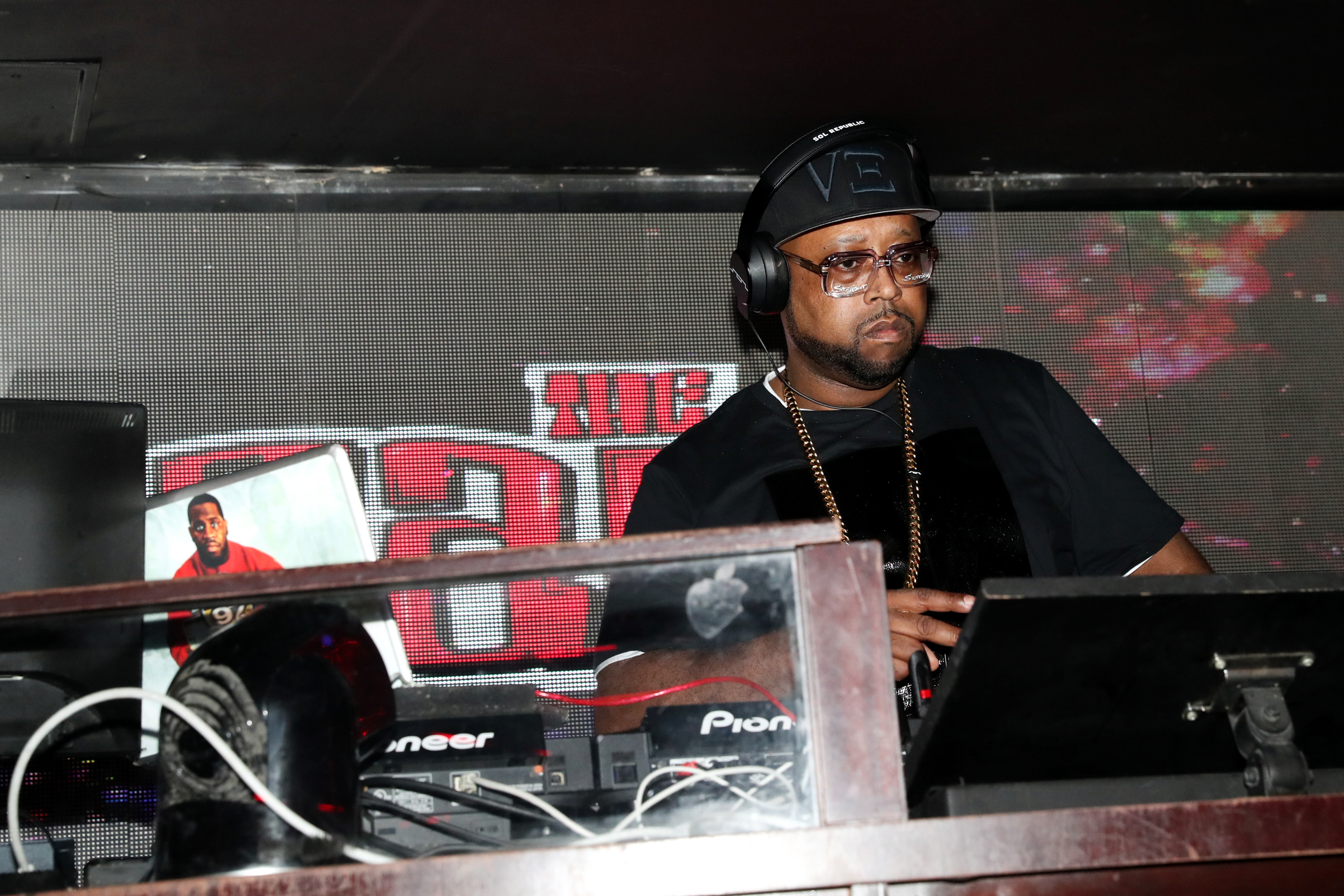 Family of DJ Kay Slay confirm the hip-hop star's death from COVID-19 - Vimarsana News