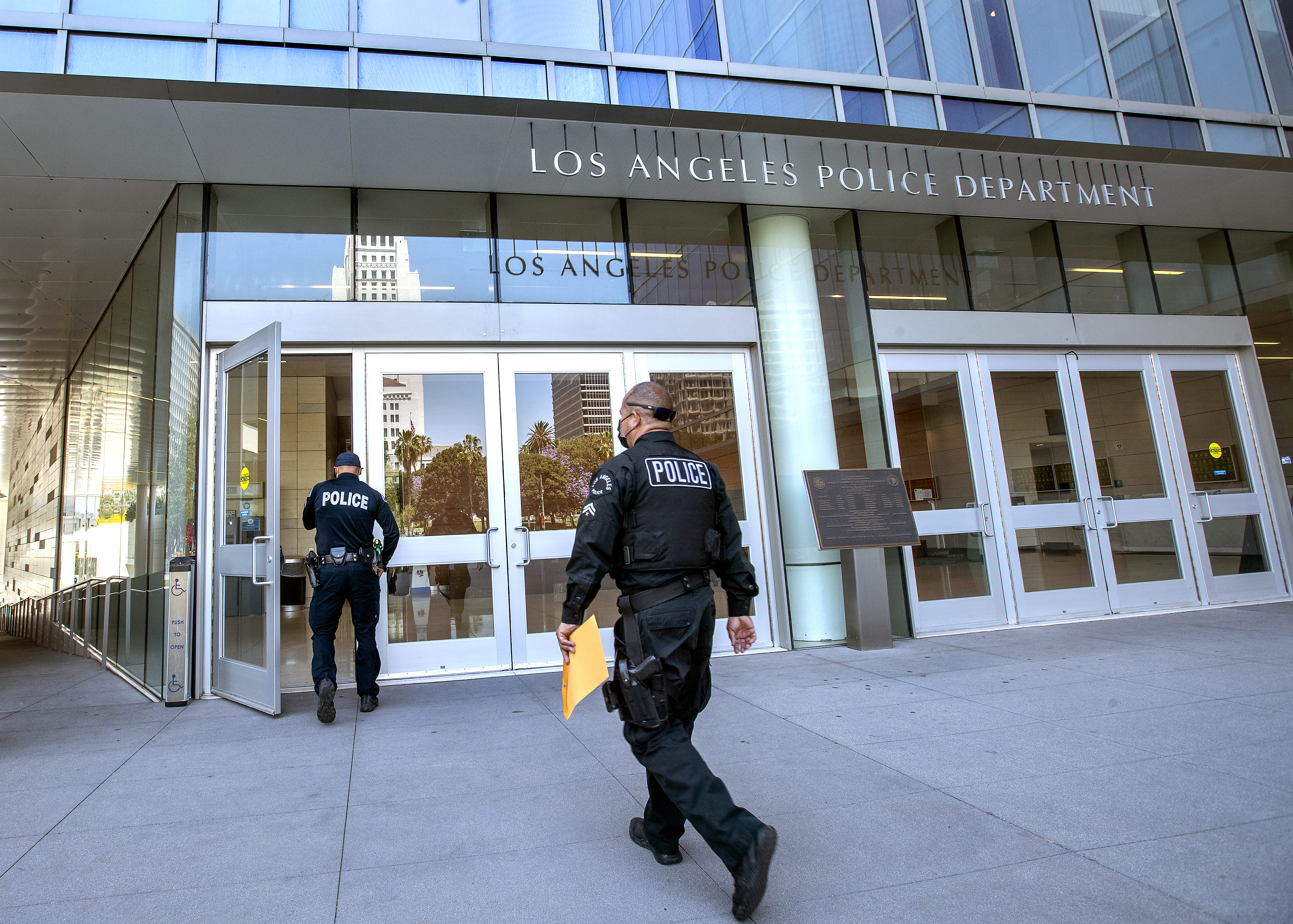 LAPD contract could trigger a new fight over police spending - Vimarsana News