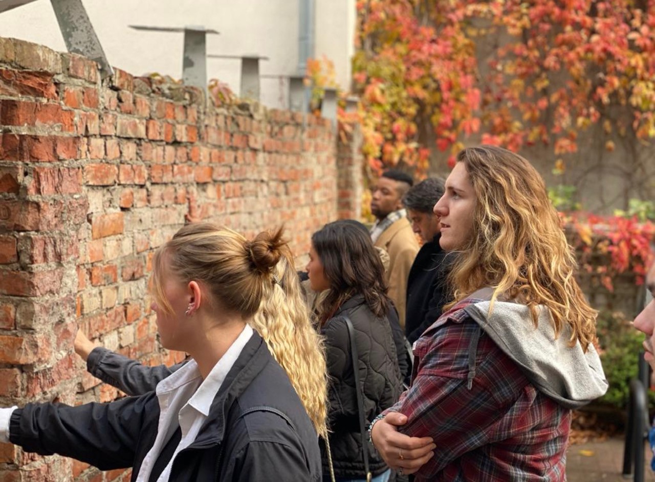 Review: Hershey Felder's 'Assembly' Holocaust documentary series celebrates identity, resilience and music - Vimarsana News