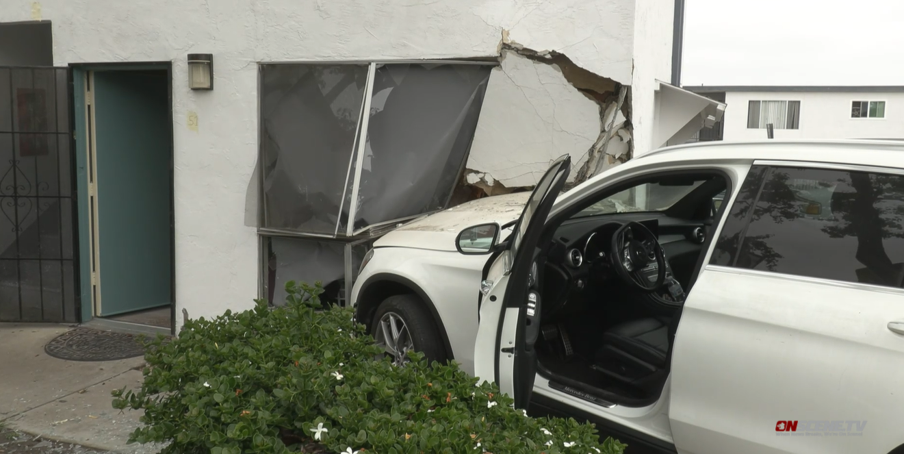 Driver accidentally slams into National City apartment building after having leg cramp - Vimarsana News