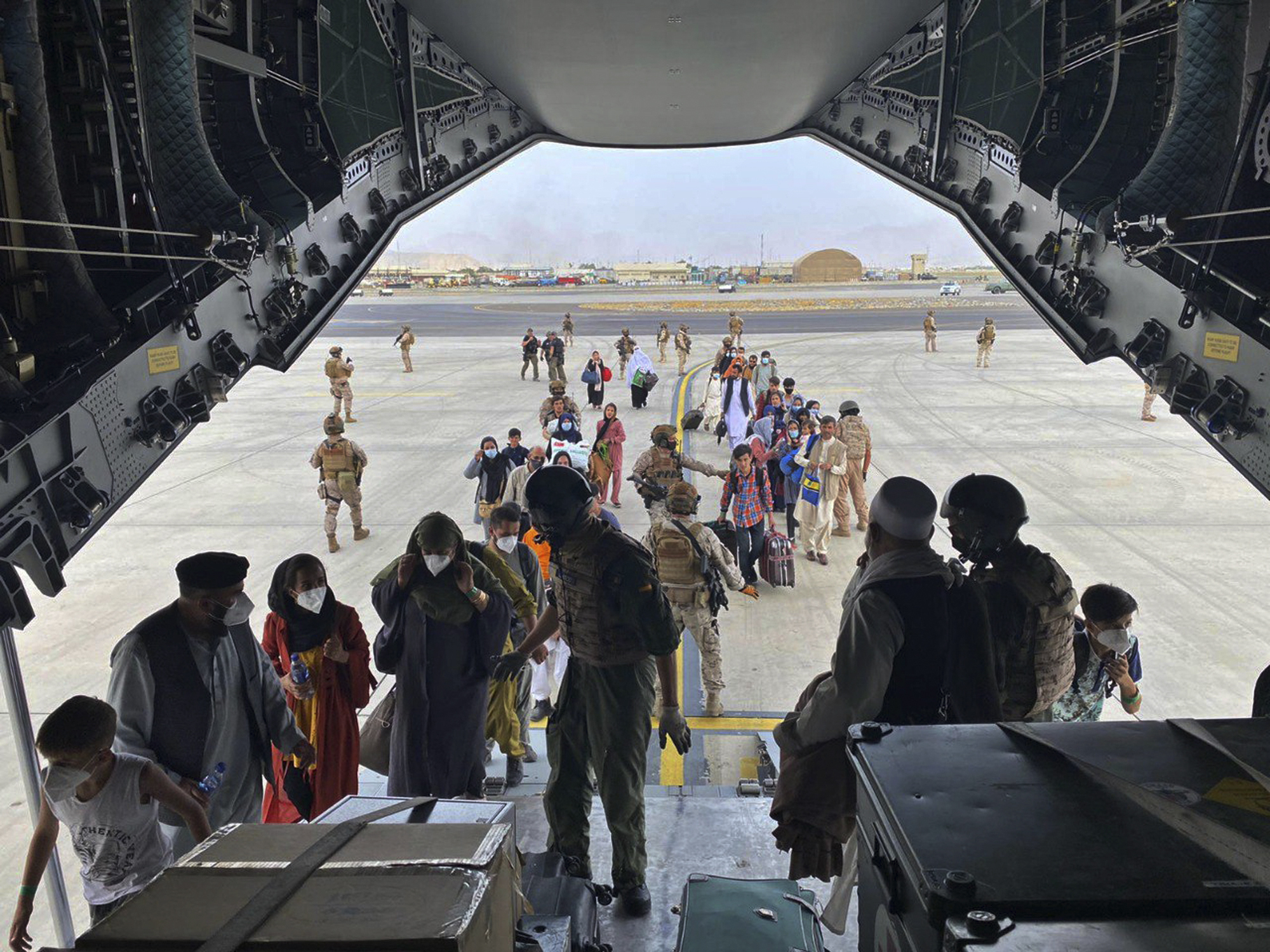 Americans faced Taliban, airport chaos in scramble to evacuate Afghanistan - Vimarsana News