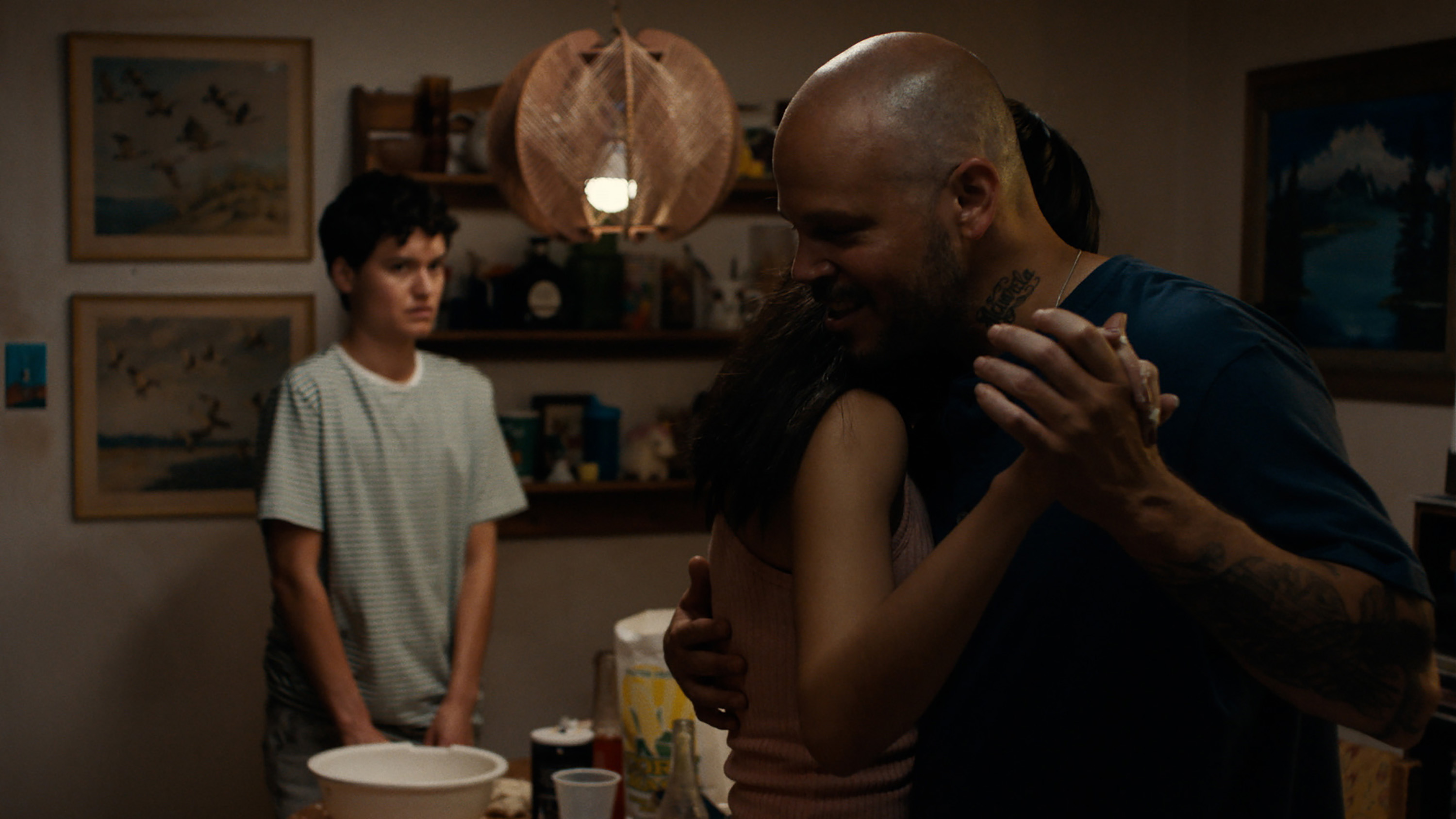 Review: 'In the Summers' shows an evolving bond between a divorced dad and his two daughters