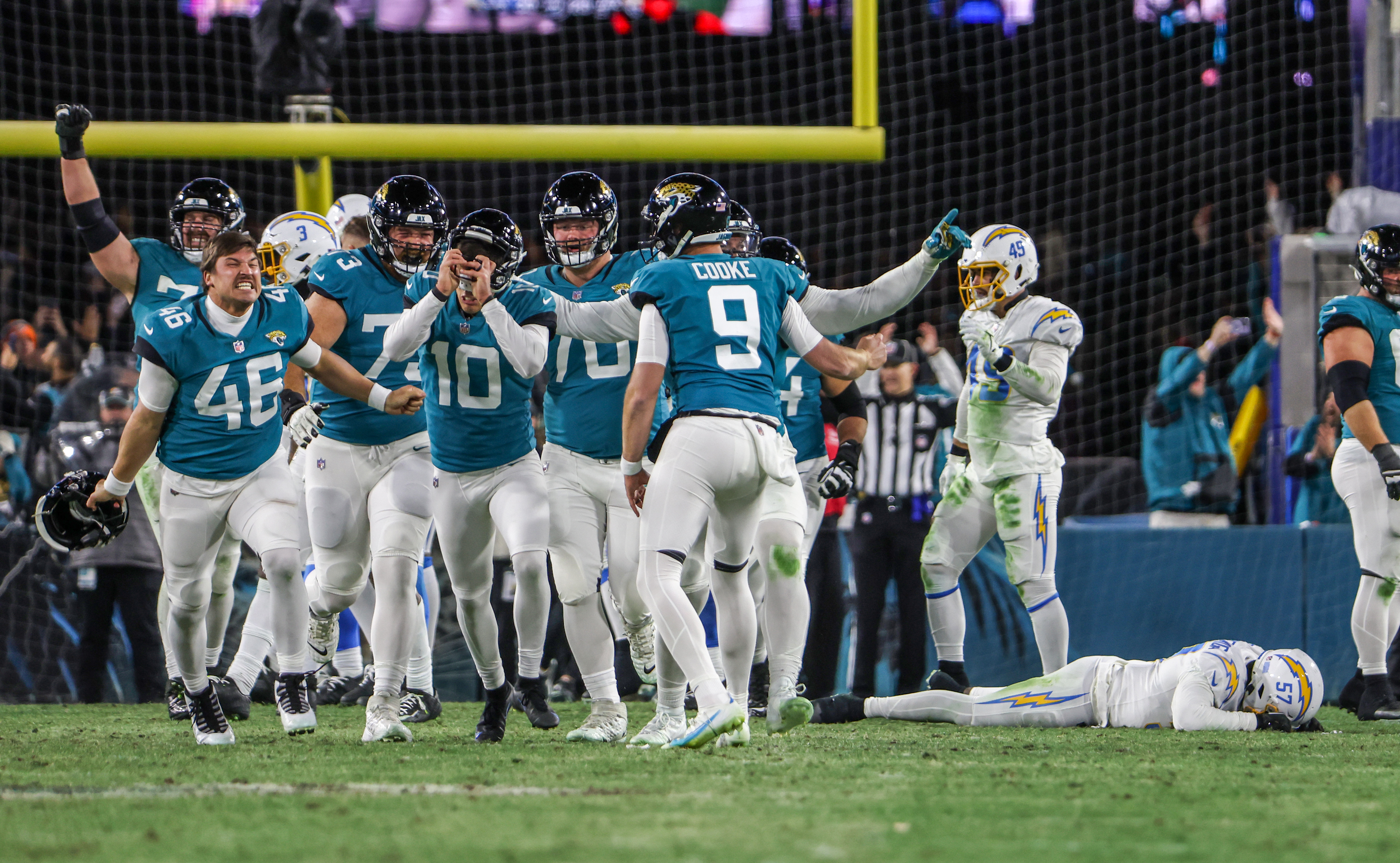 Chargers blow 27-point lead in 31-30 playoff loss to Jaguars - Vimarsana News