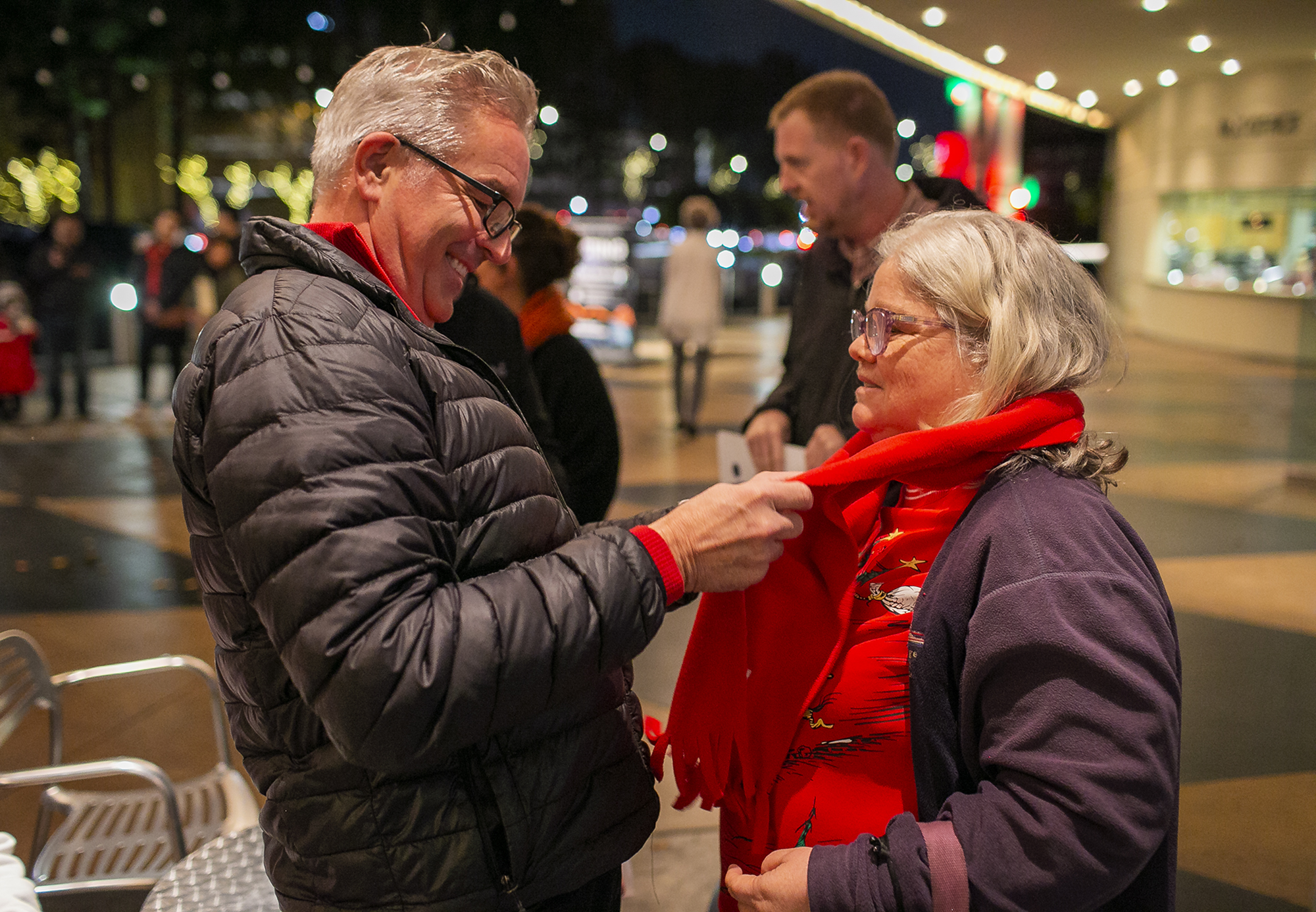 Group scarves up for night out at South Coast Repertory's 'A Christmas Carol' - Vimarsana News