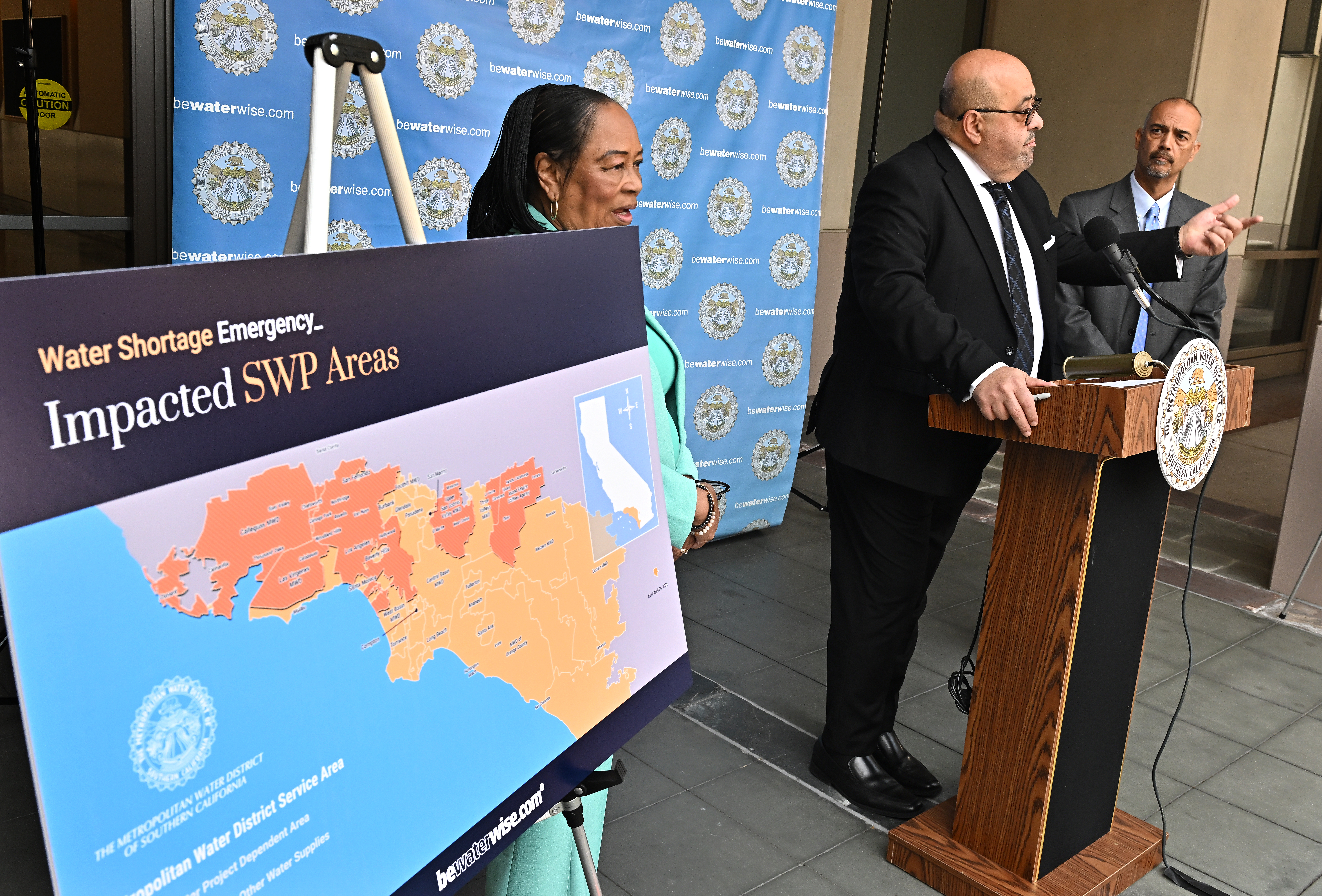 Southern California reacts to new drought restrictions - Vimarsana News