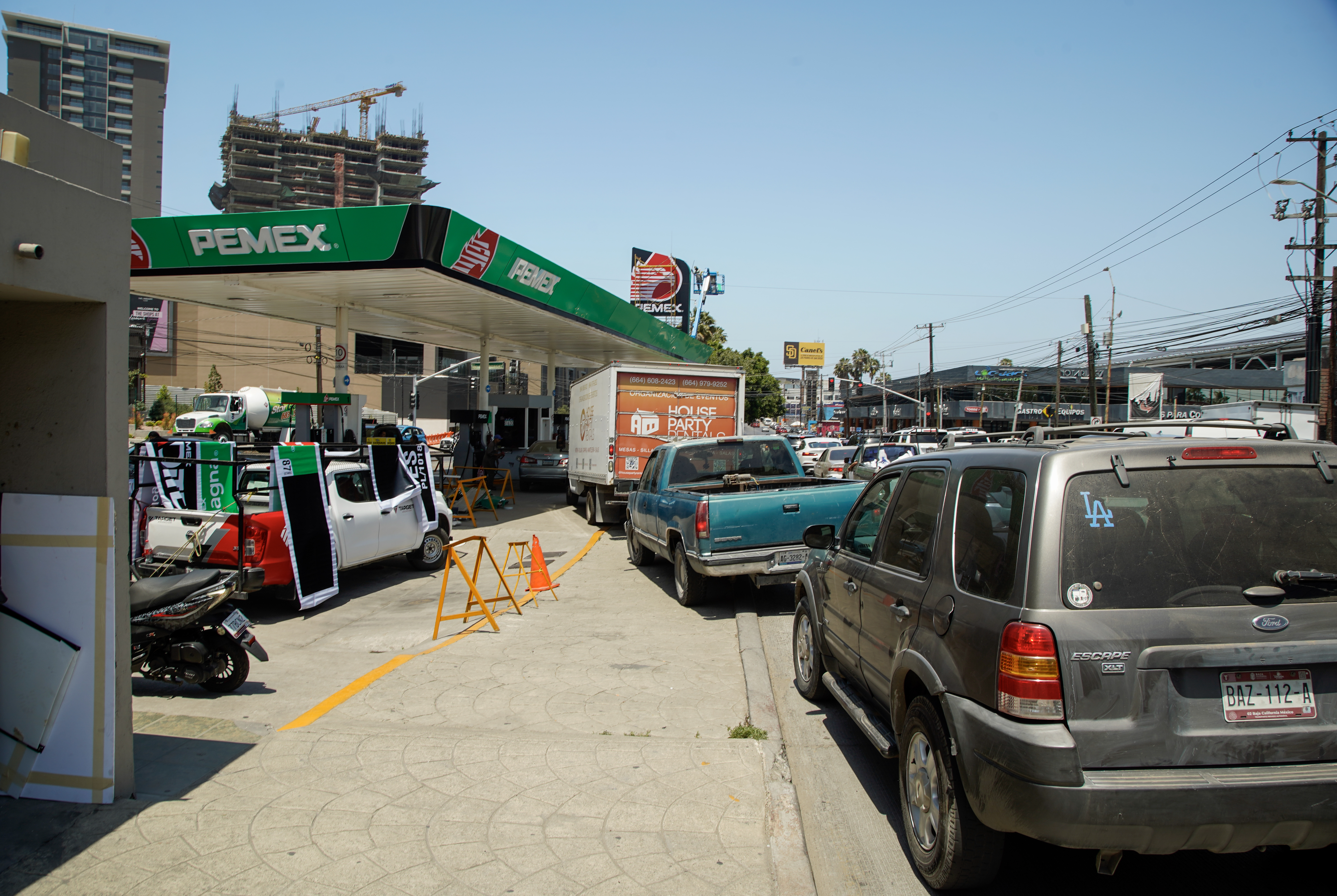 Blockade that led to supply problems at several Tijuana gas stations lifted, Baja governor announces - Vimarsana News