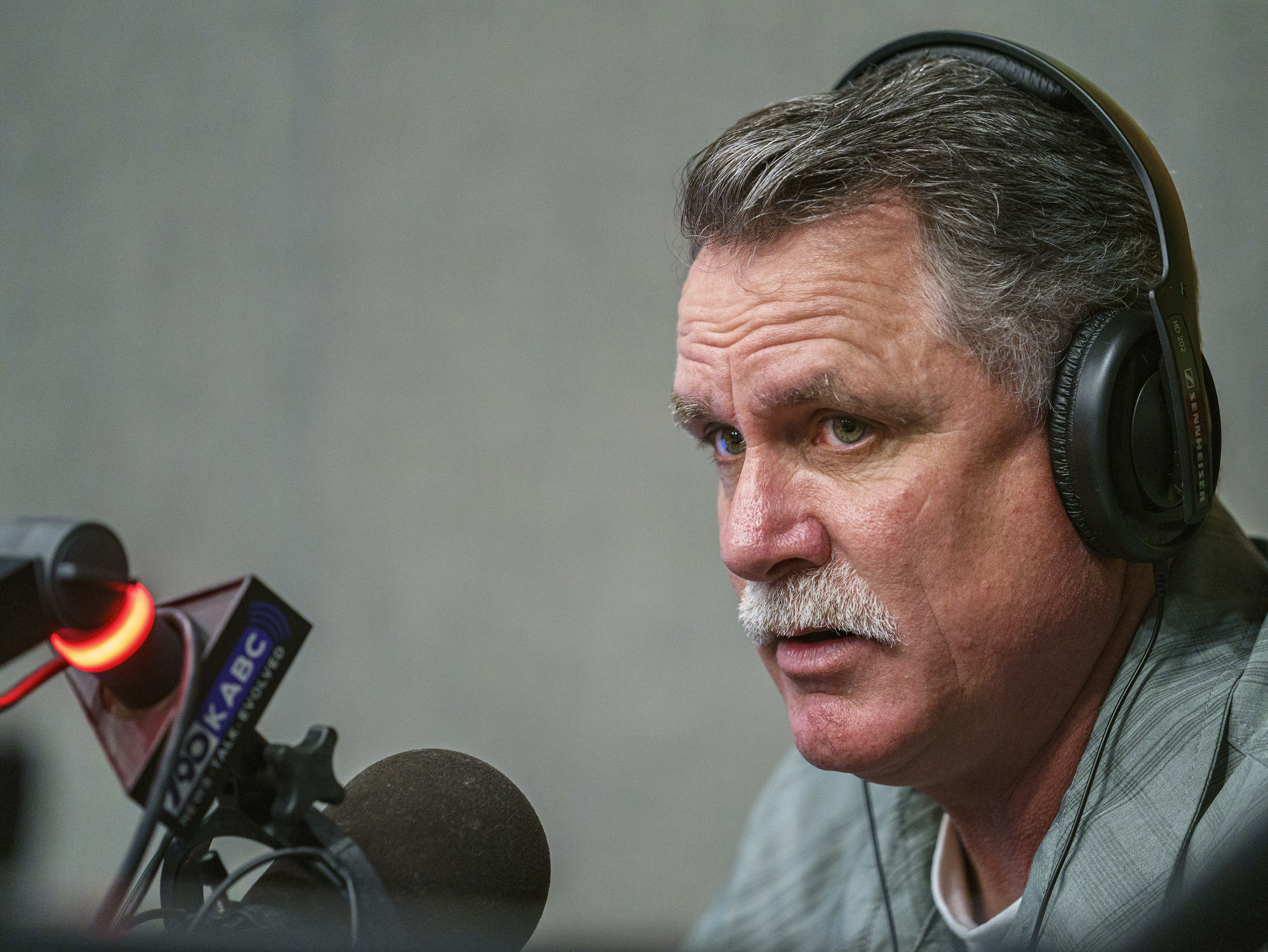 Leaders of Newsom recall election bet on talk radio - Vimarsana News