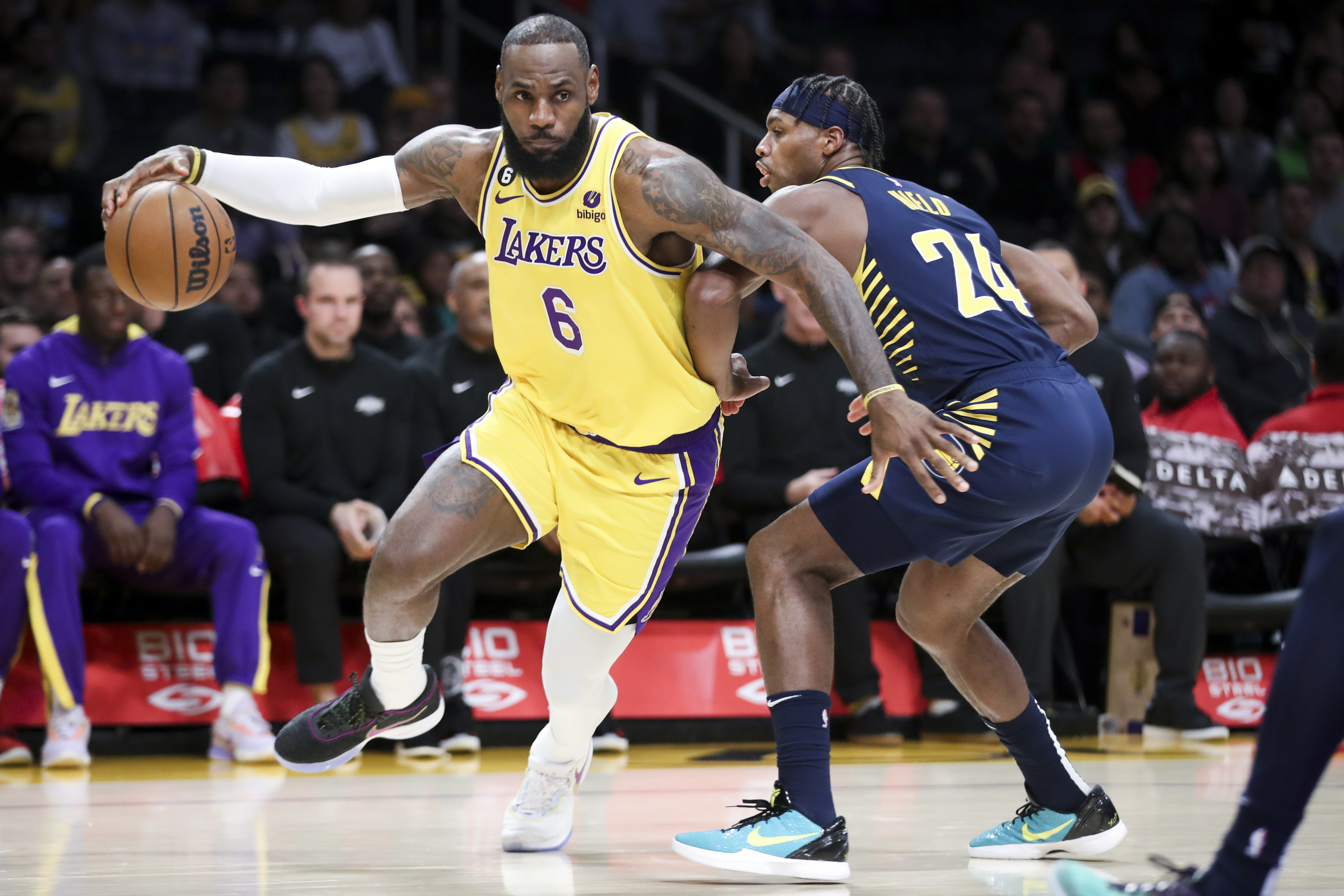 lakers blow 17-point lead late as they fall to pacers at the buzzer