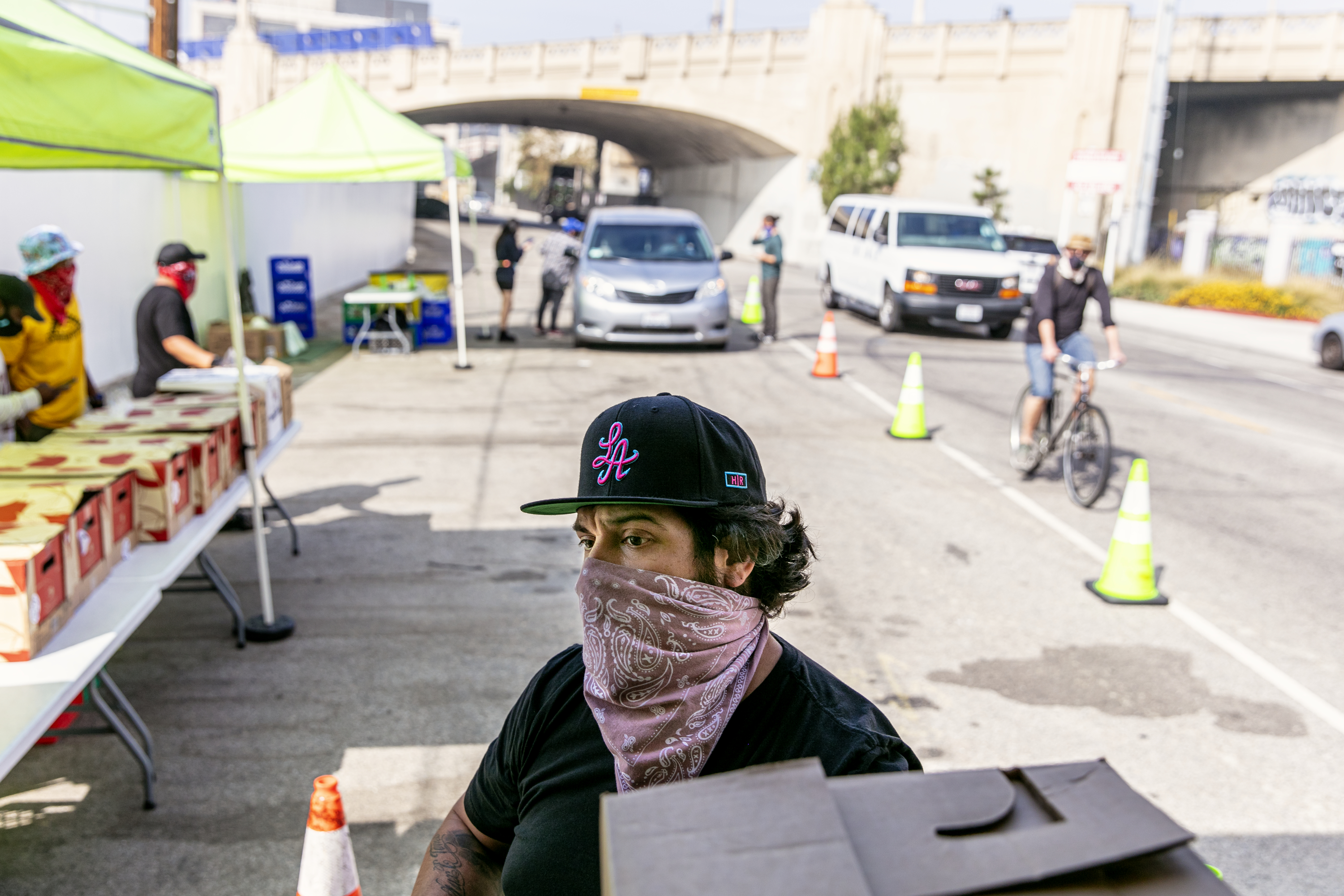 Mutual aid groups help L.A. residents in need amid COVID-19 - Vimarsana News