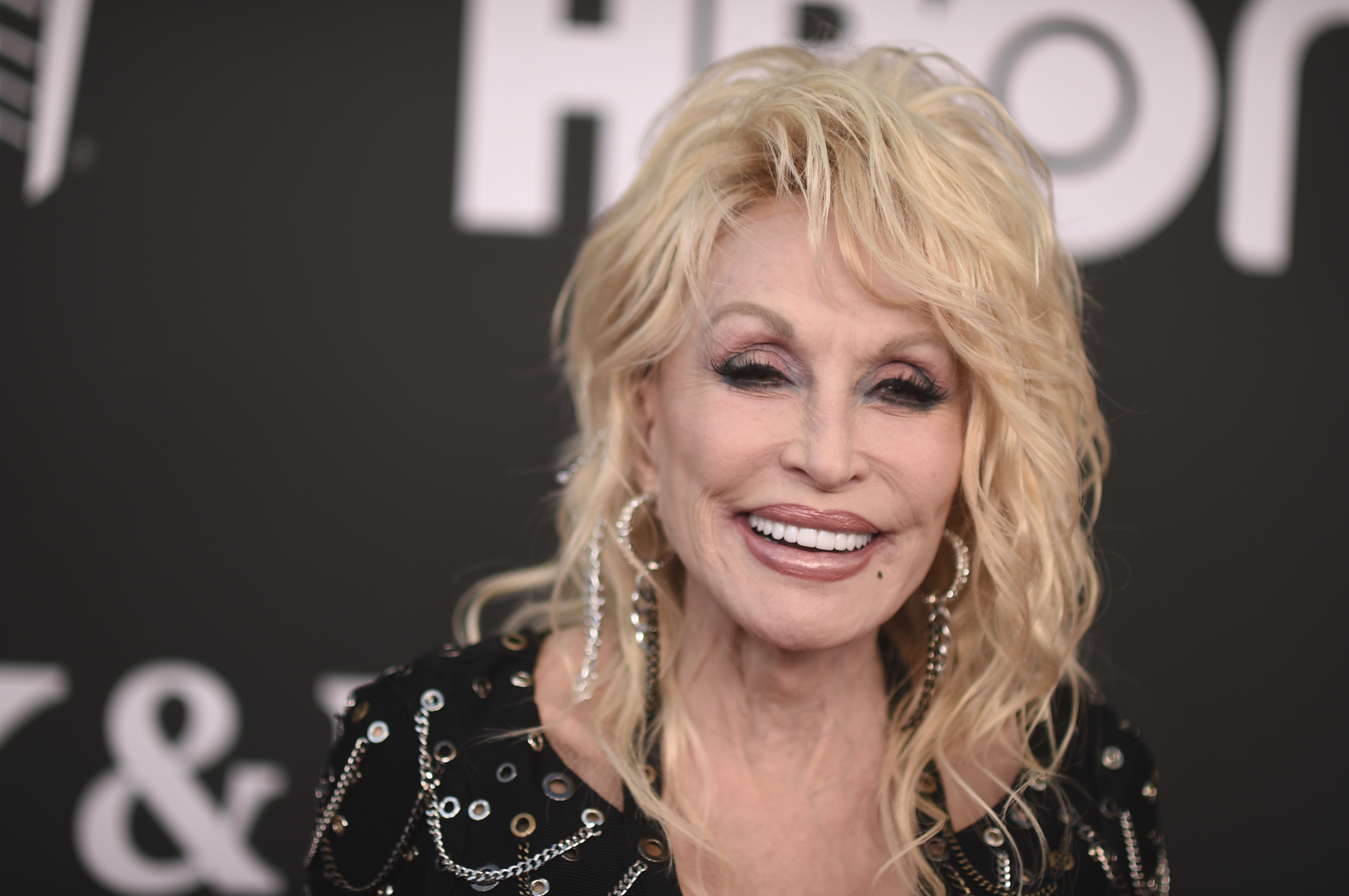 Dolly Parton is trying to make her song go viral on TikTok - Vimarsana News