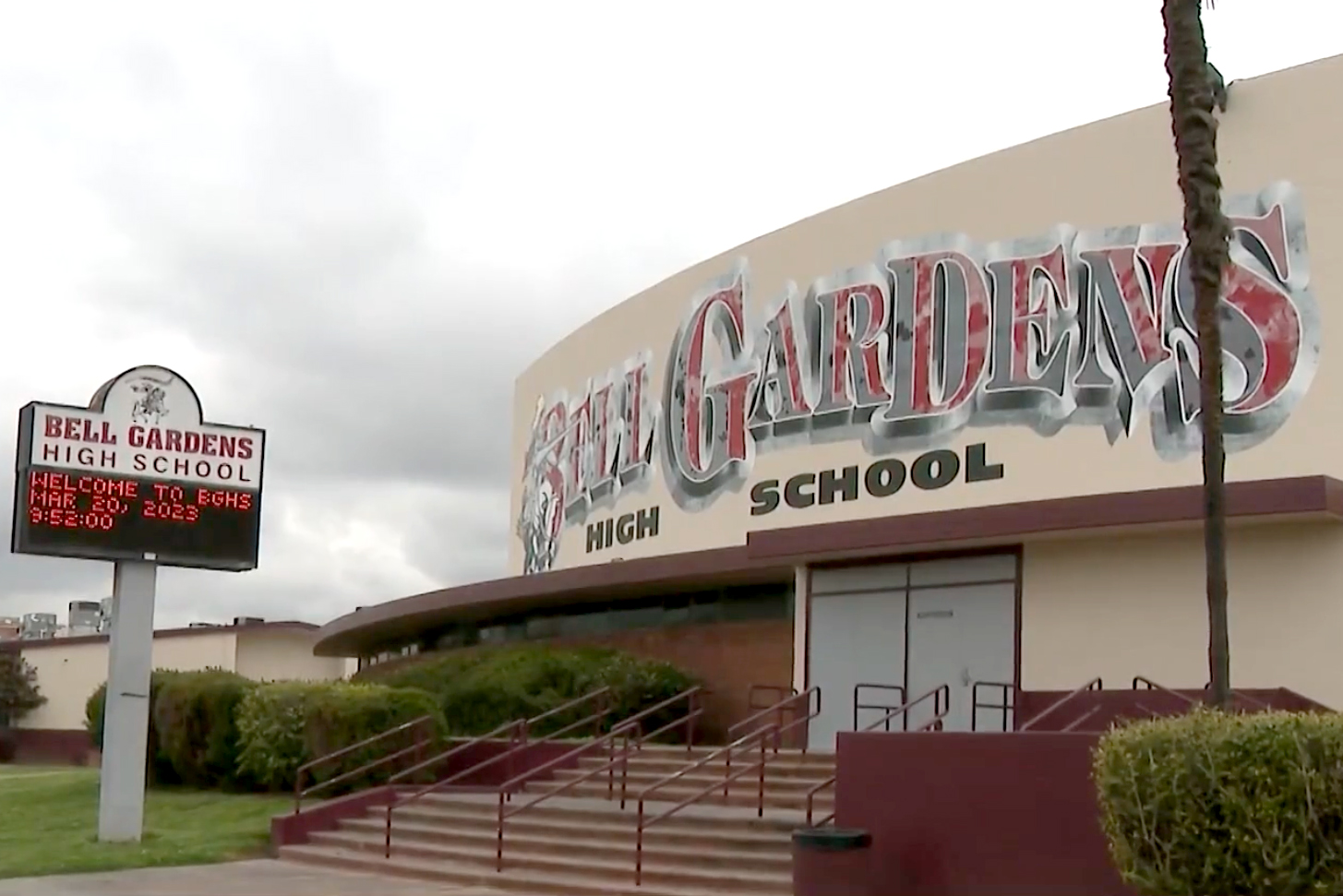 Man held in threat against Bell Gardens High - Los Angeles Times - Vimarsana News