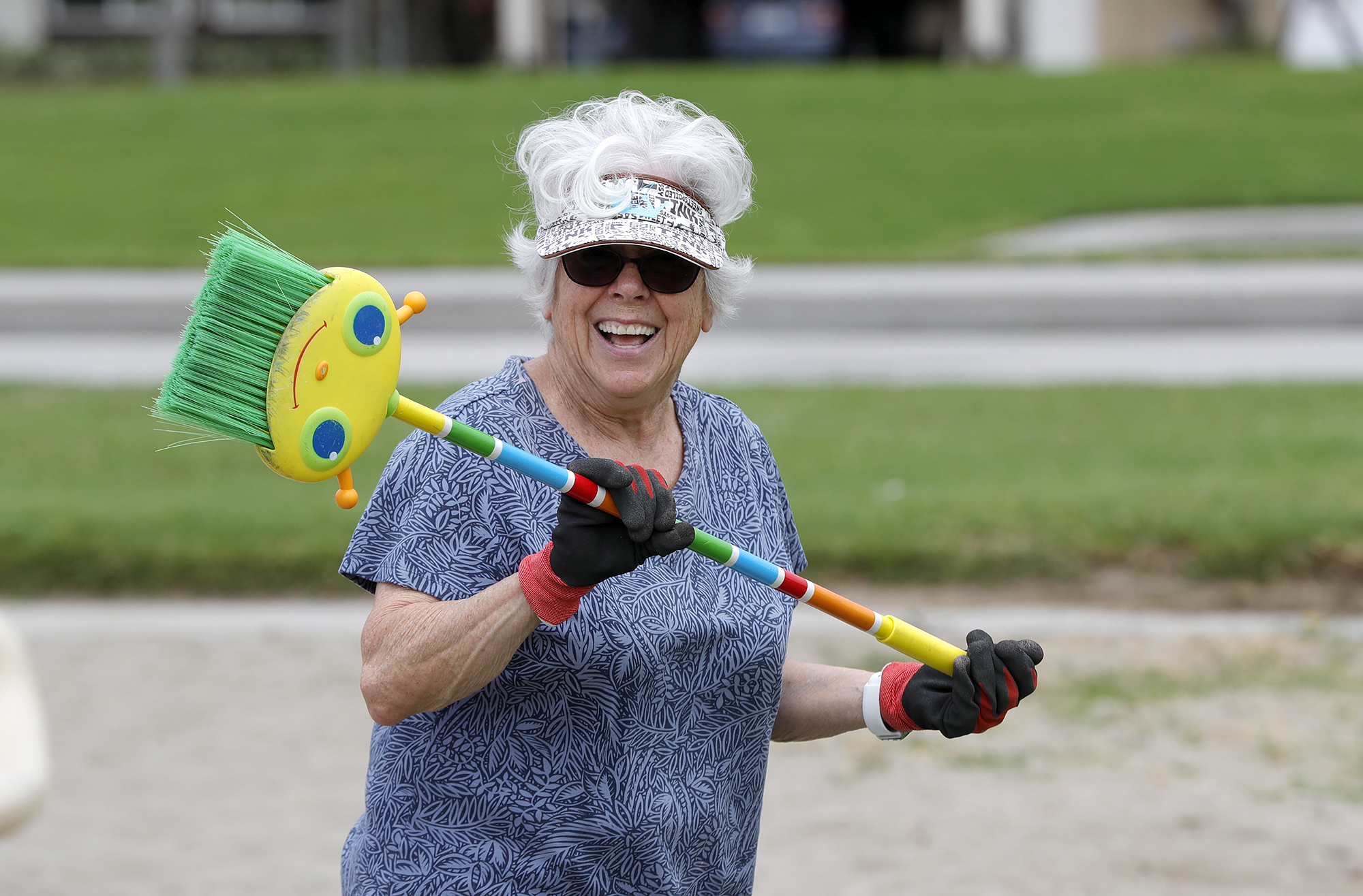 Nanny multitasks by weeding Huntington Beach park, a role she digs - Vimarsana News