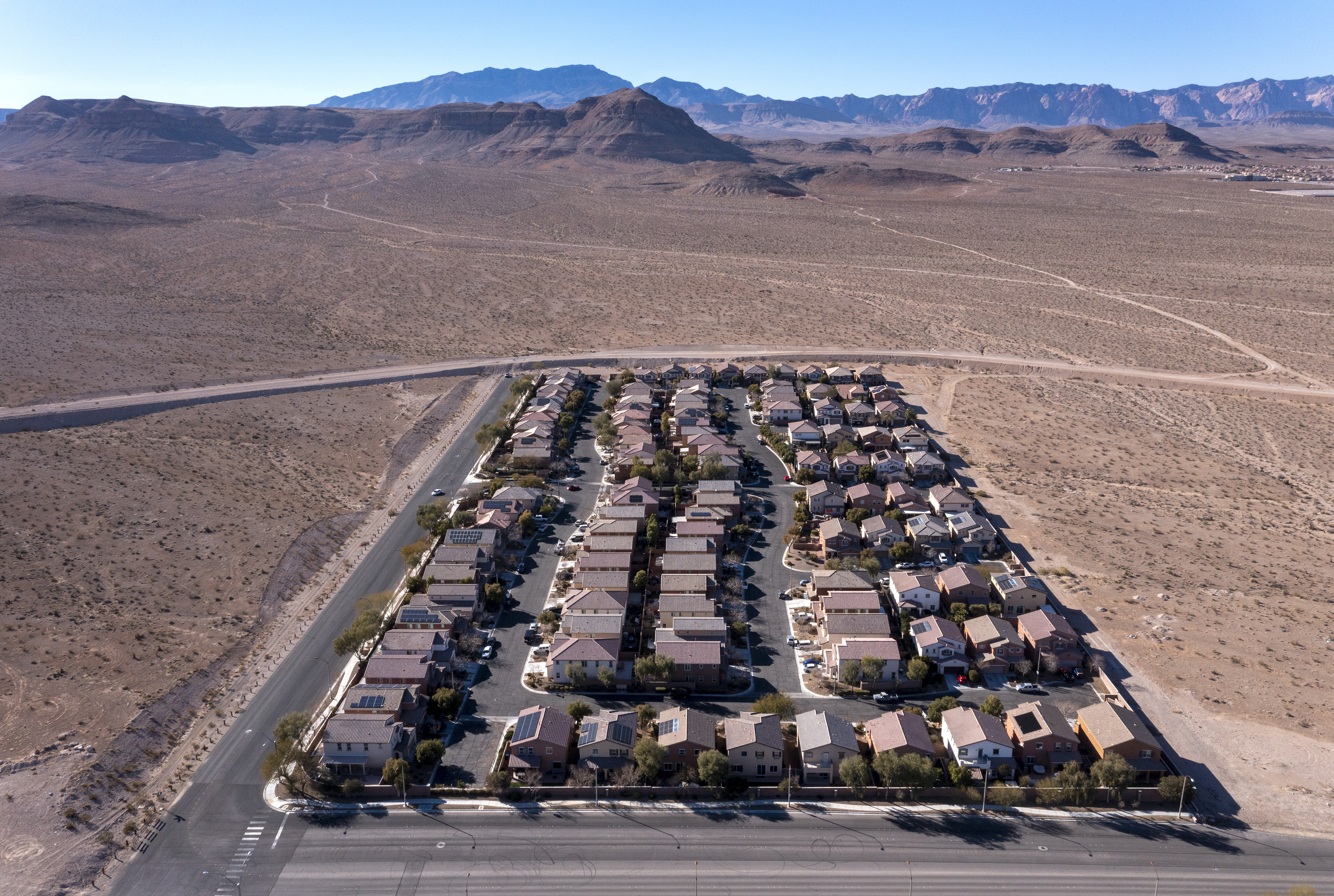 How Las Vegas declared war on grass amid Colorado river crisis - Vimarsana News
