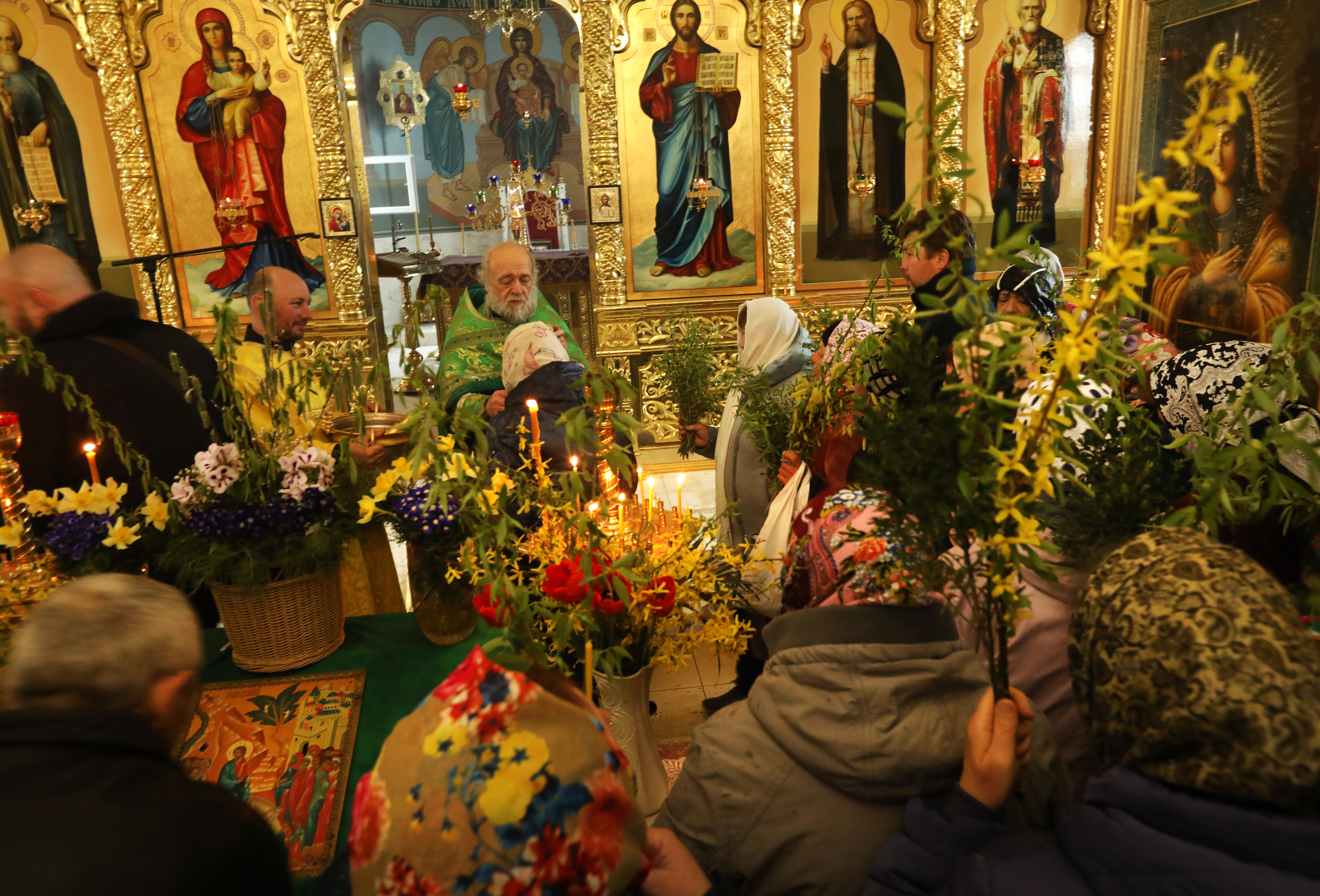 On Palm Sunday in Ukraine town, residents seek moment of comfort - Vimarsana News
