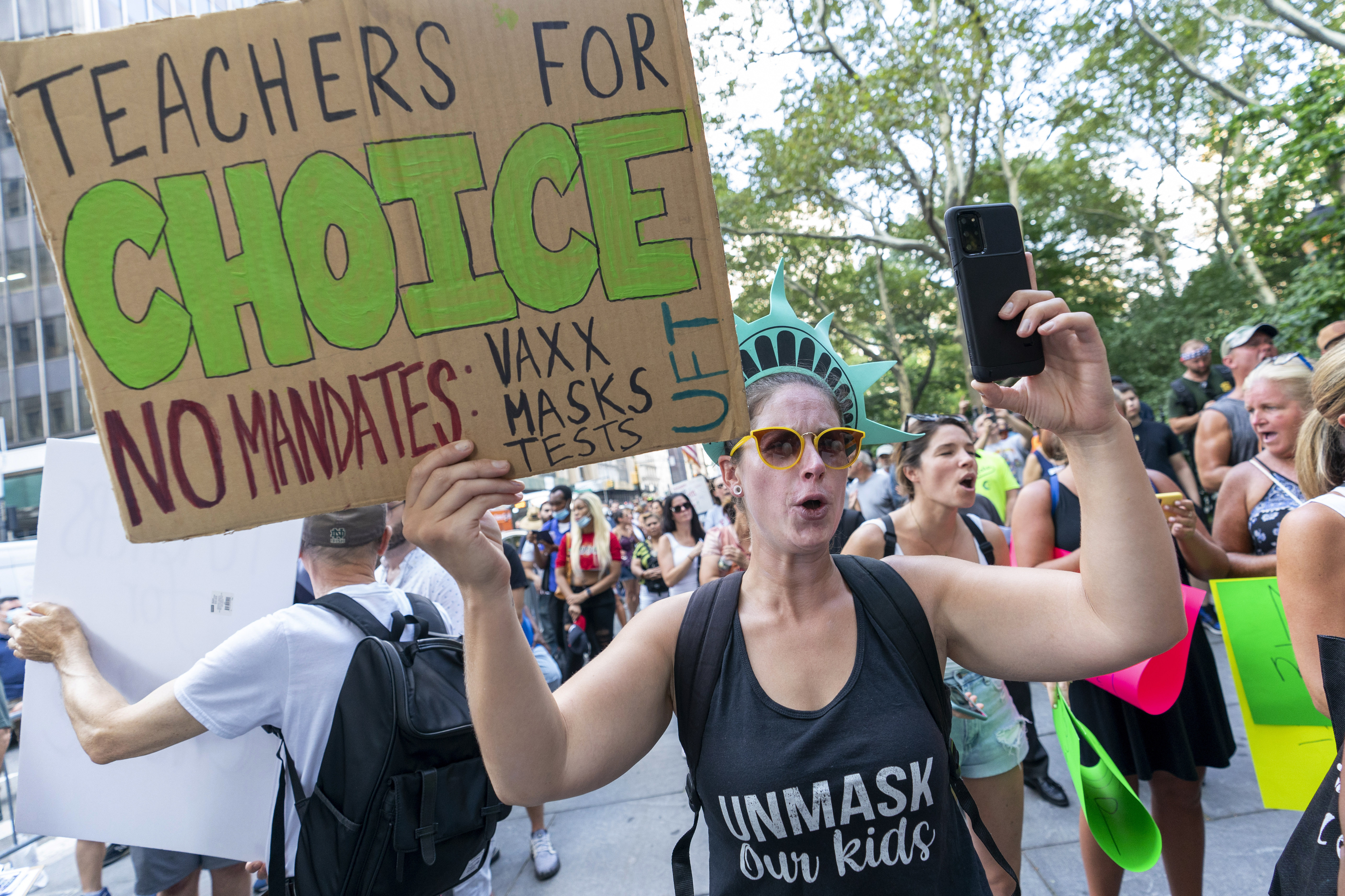 Facing termination, thousands of N.Y. healthcare workers vaccinate - Vimarsana News