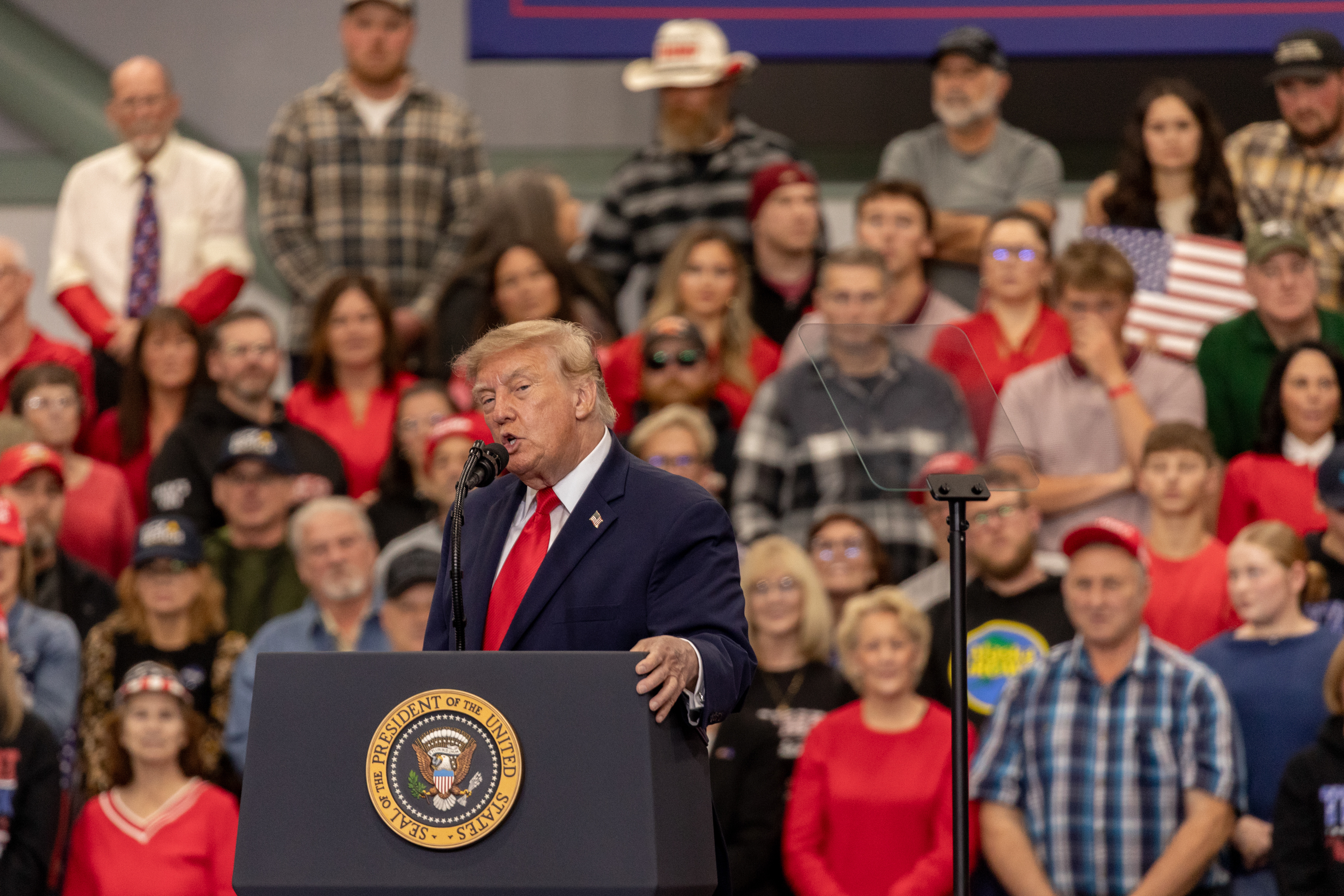 Column : Trump is doing everything he can to shake down voters ahead of the midterms