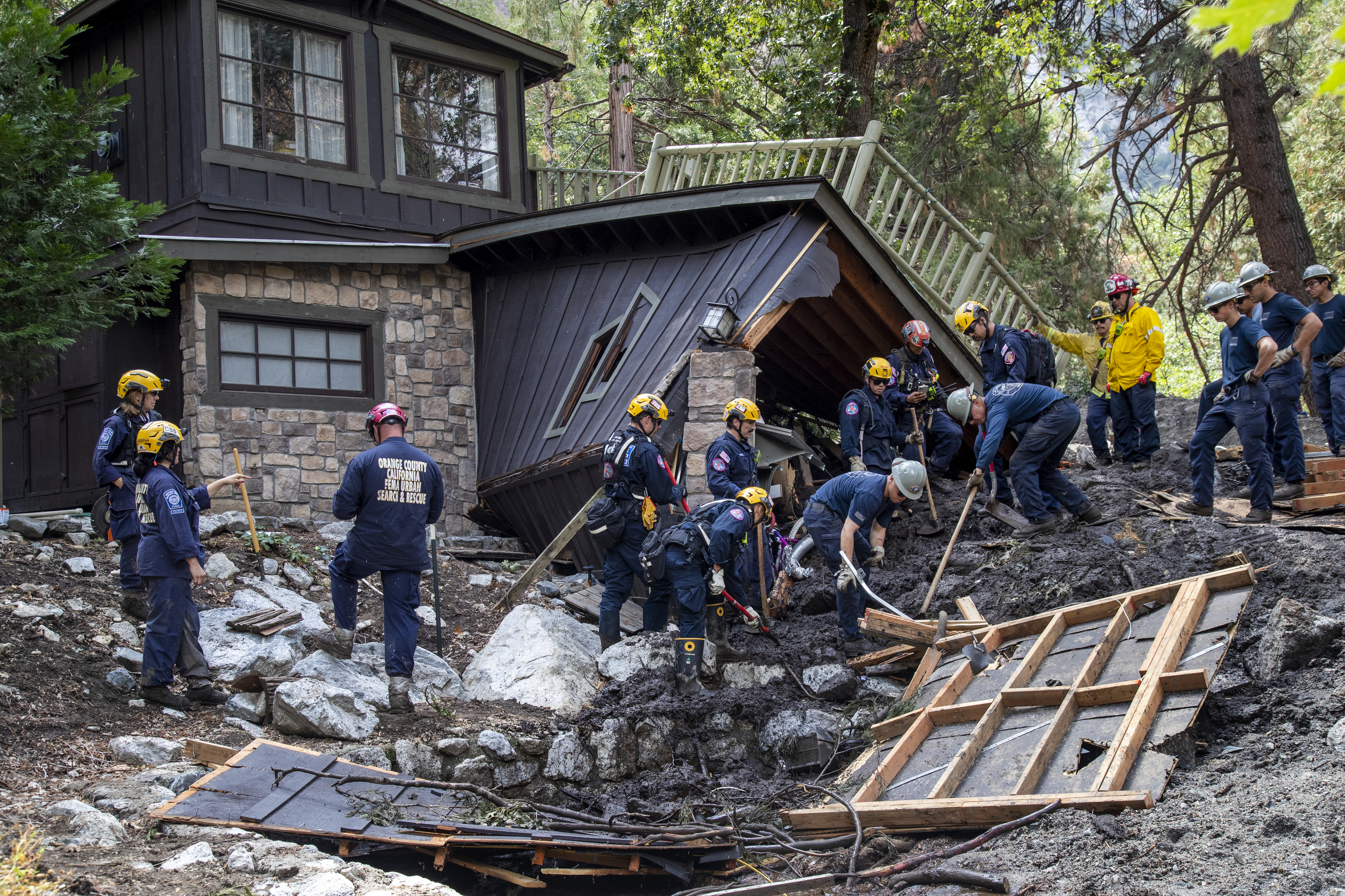 Woman missing after mudslides slam parts of San Bernardino County - Vimarsana News