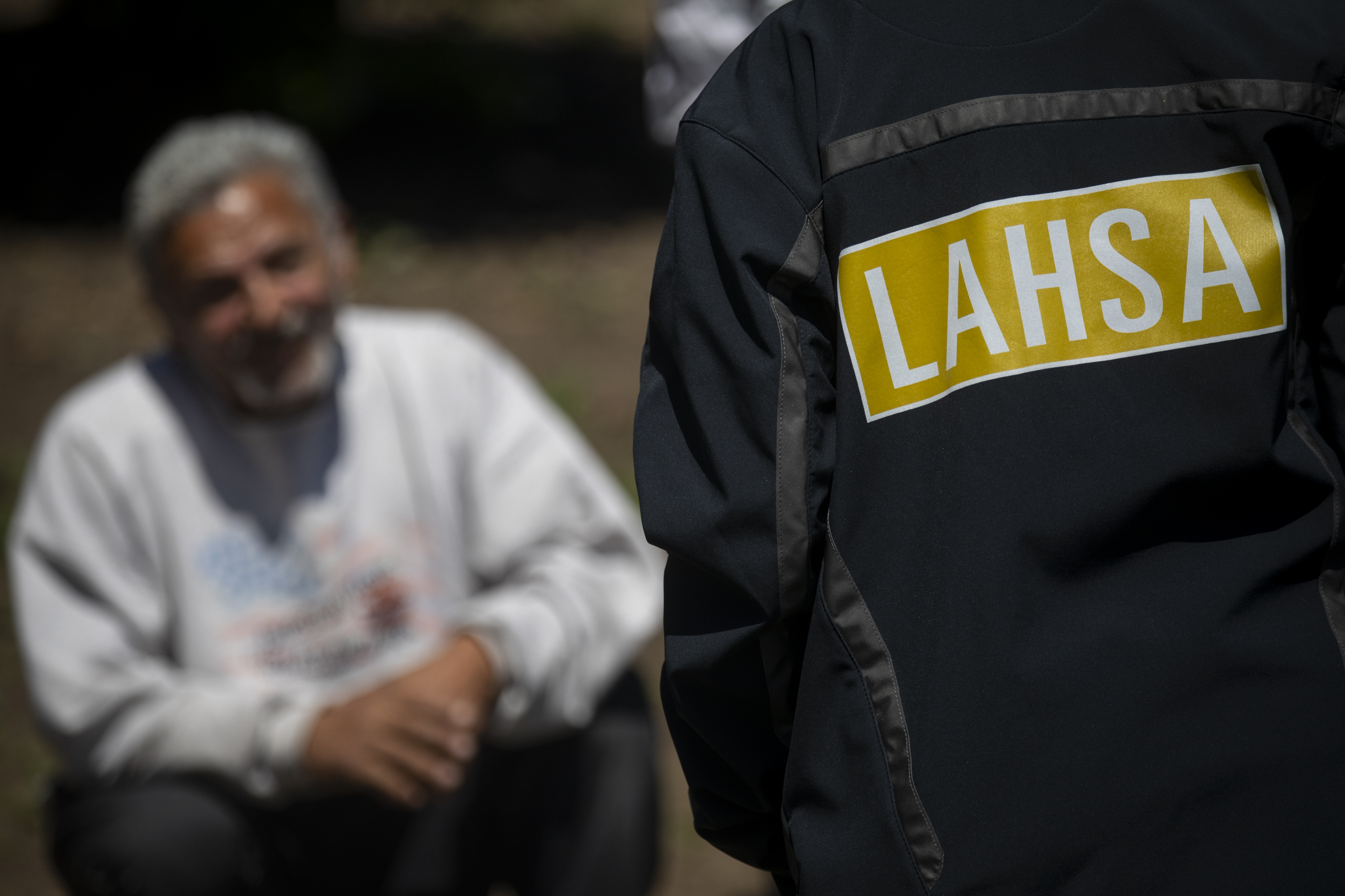 Report shows L.A. homeless services workers throwing out food - Vimarsana News