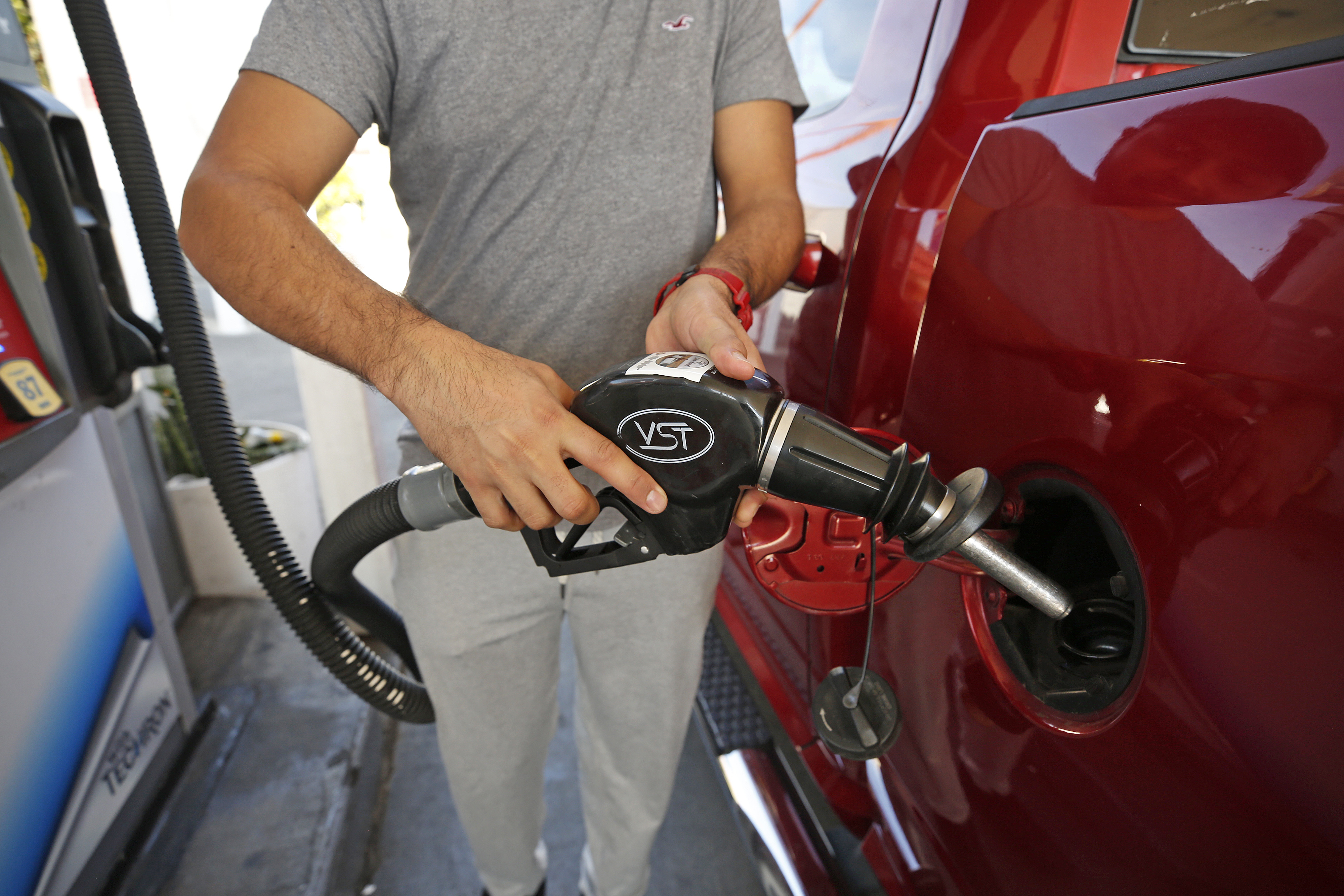 California poised to ban sale of gas-powered cars by 2035 - Vimarsana News