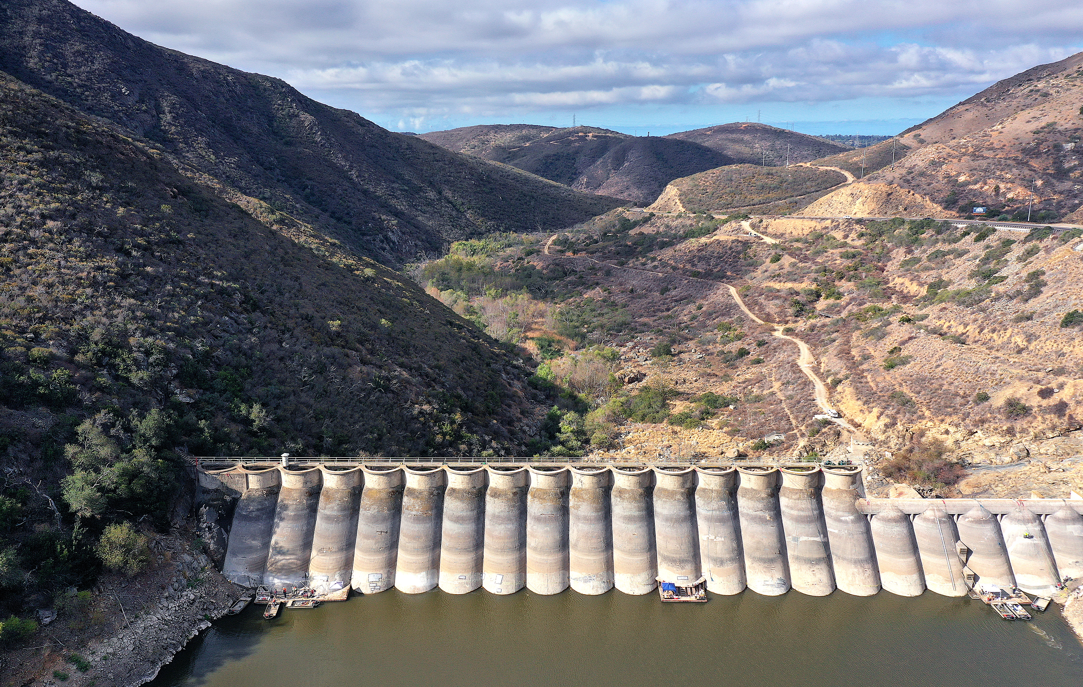 New cracks found in Hodges Dam mean delays to fishing and boating on Lake Hodges - Vimarsana News