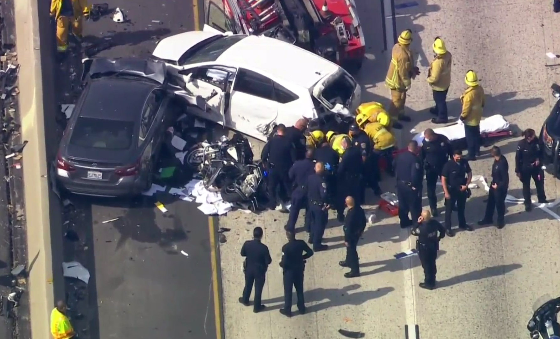 Crash on 10 Freeway injures 3, including CHP officer - Vimarsana News