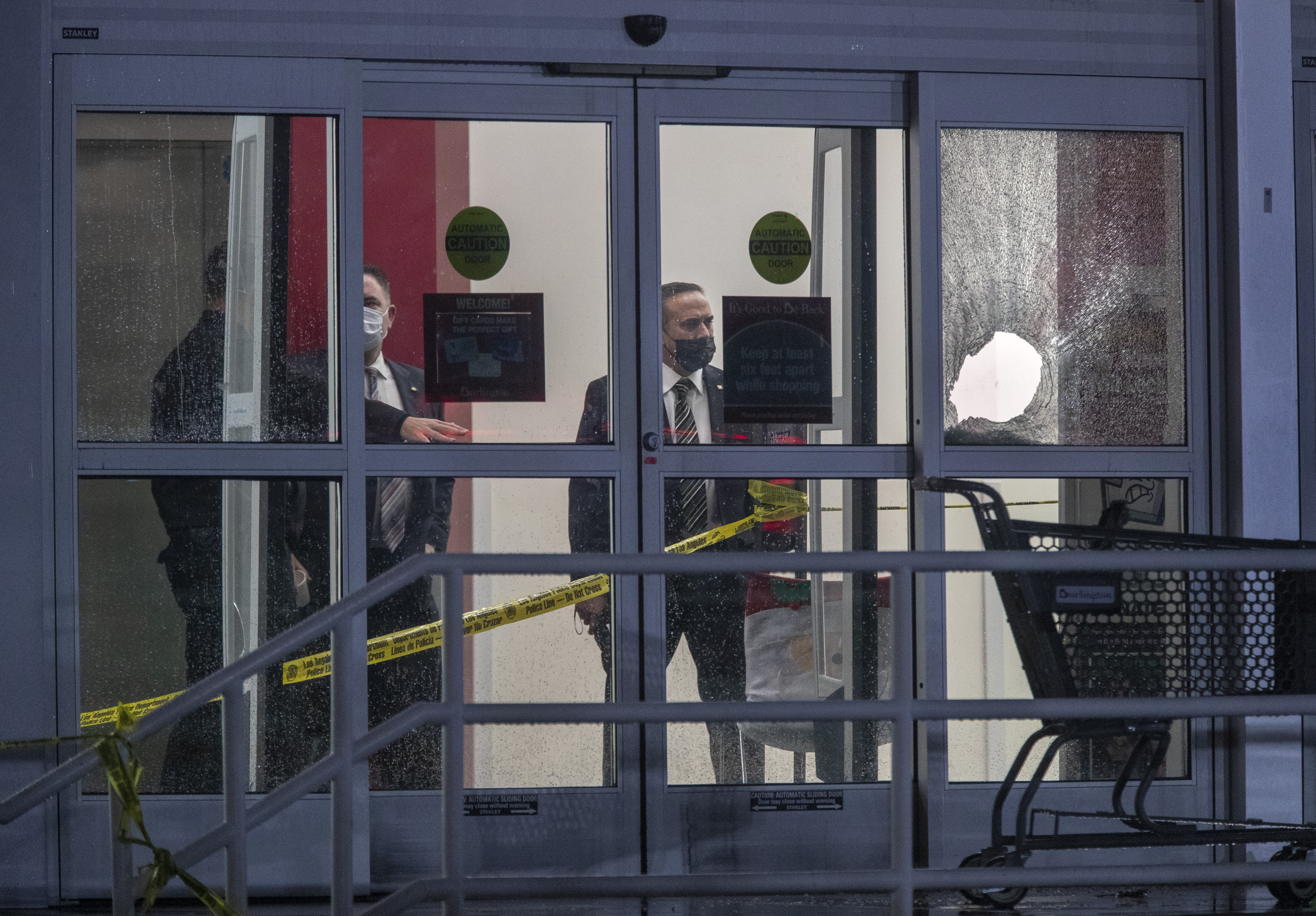 LAPD tactics scrutinized after fatal shooting in dressing room - Vimarsana News