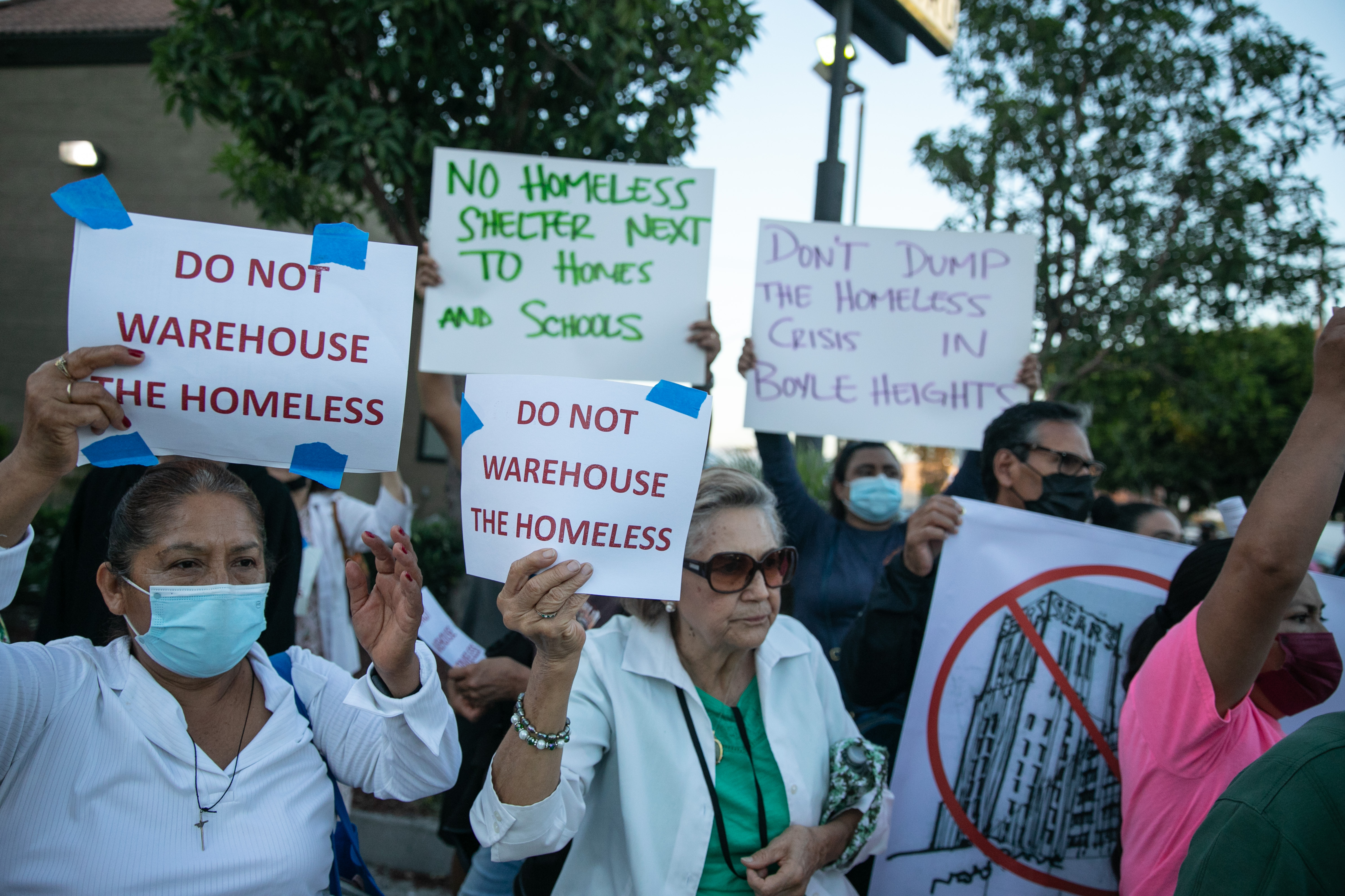 Sears homeless proposal trims thousands - Los Angeles Times - Vimarsana News